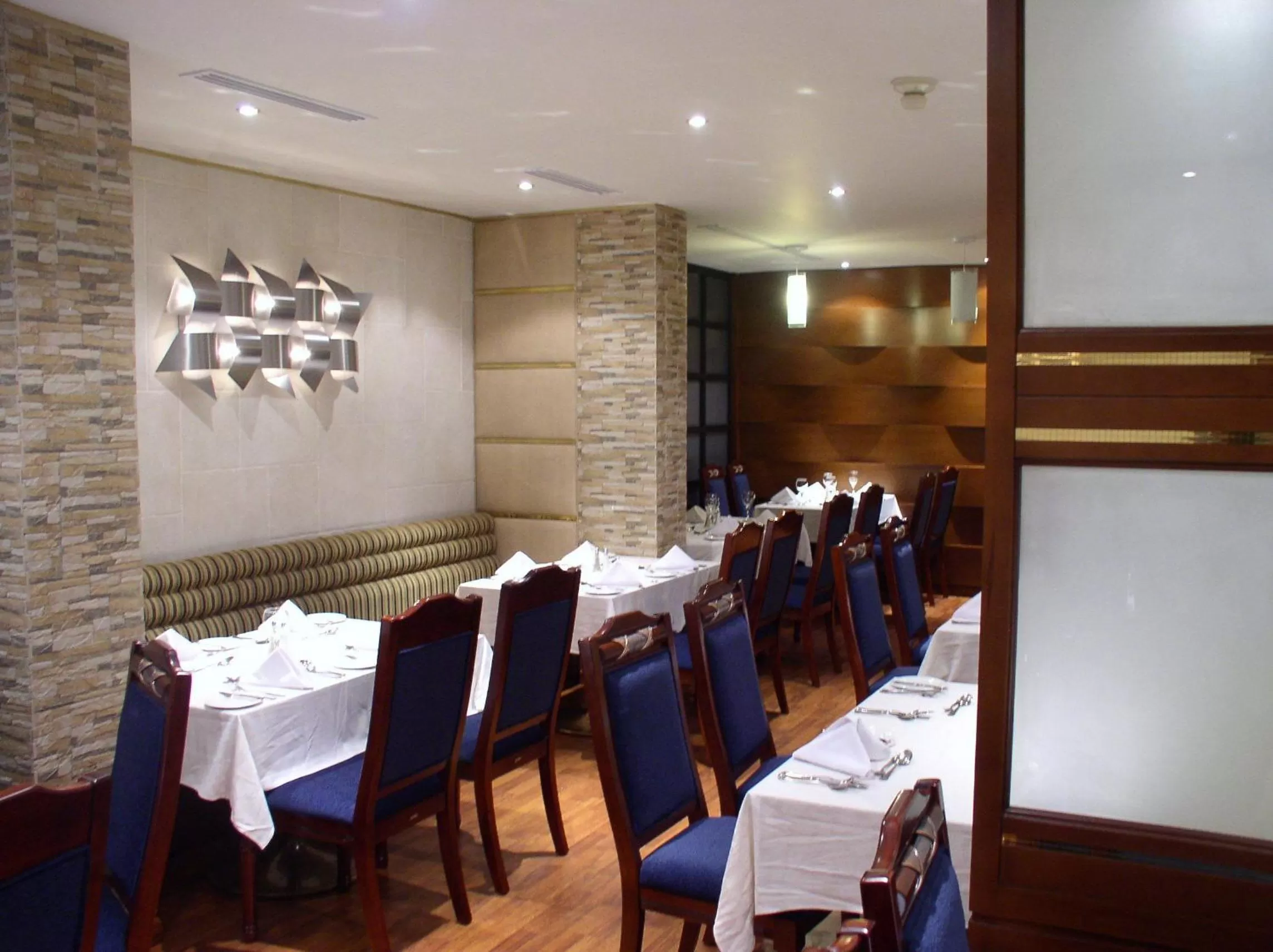 Restaurant/Places to Eat in Swiss Al Hamra Hotel