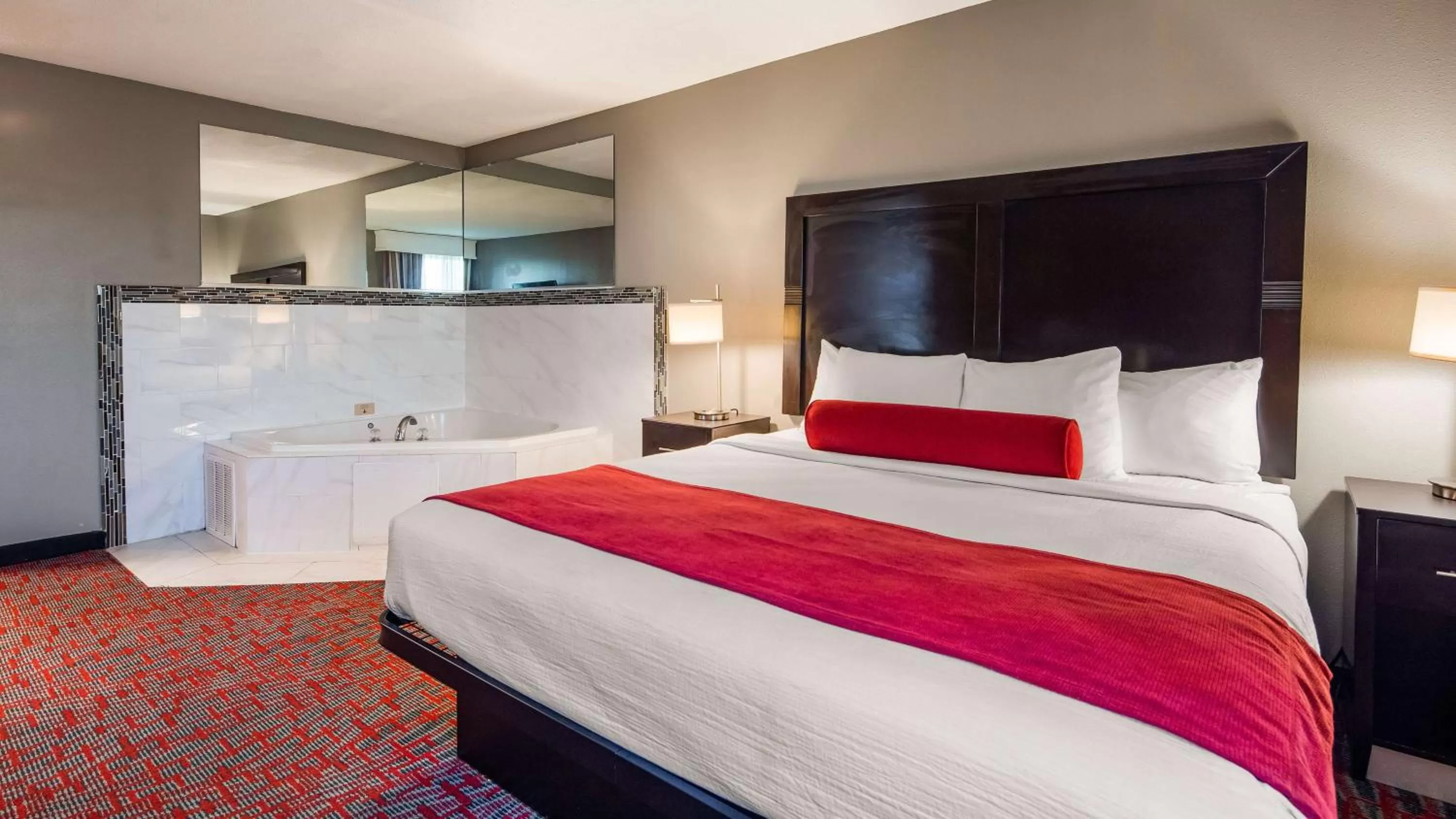 King Suite with Whirlpool - Non-Smoking in Best Western Airport Inn & Suites