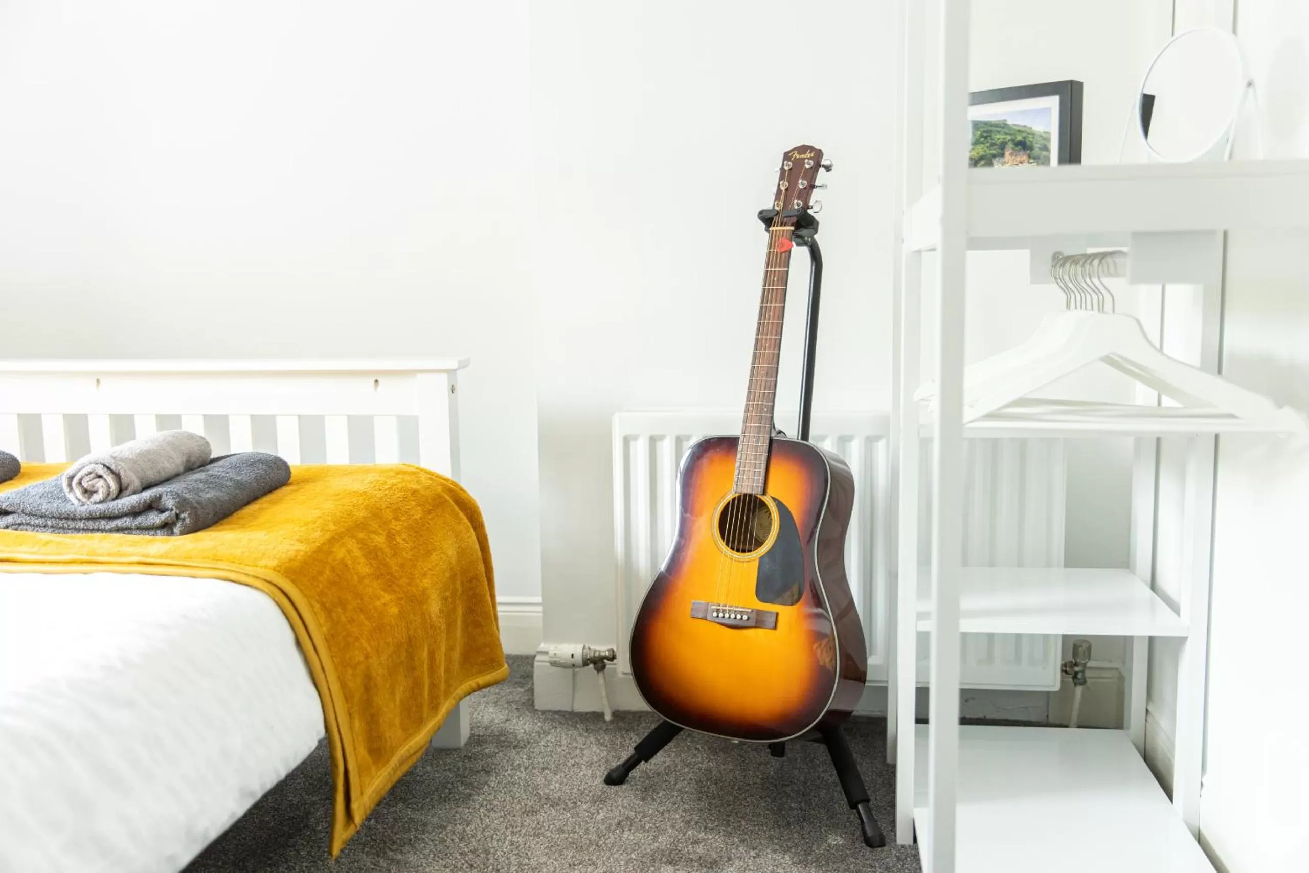 Bedroom in Entire family home , large rear garden and free parking