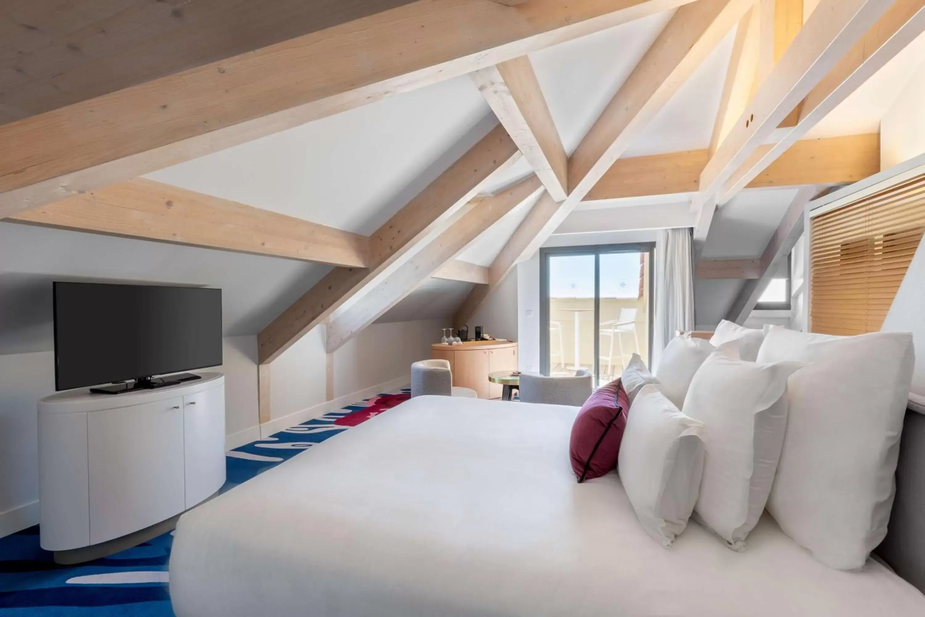 Junior King Suite in Eden Rose Grand Hotel BW Premier Collection Junior King Suite in Eden Rose Grand Hotel BW Premier Collection