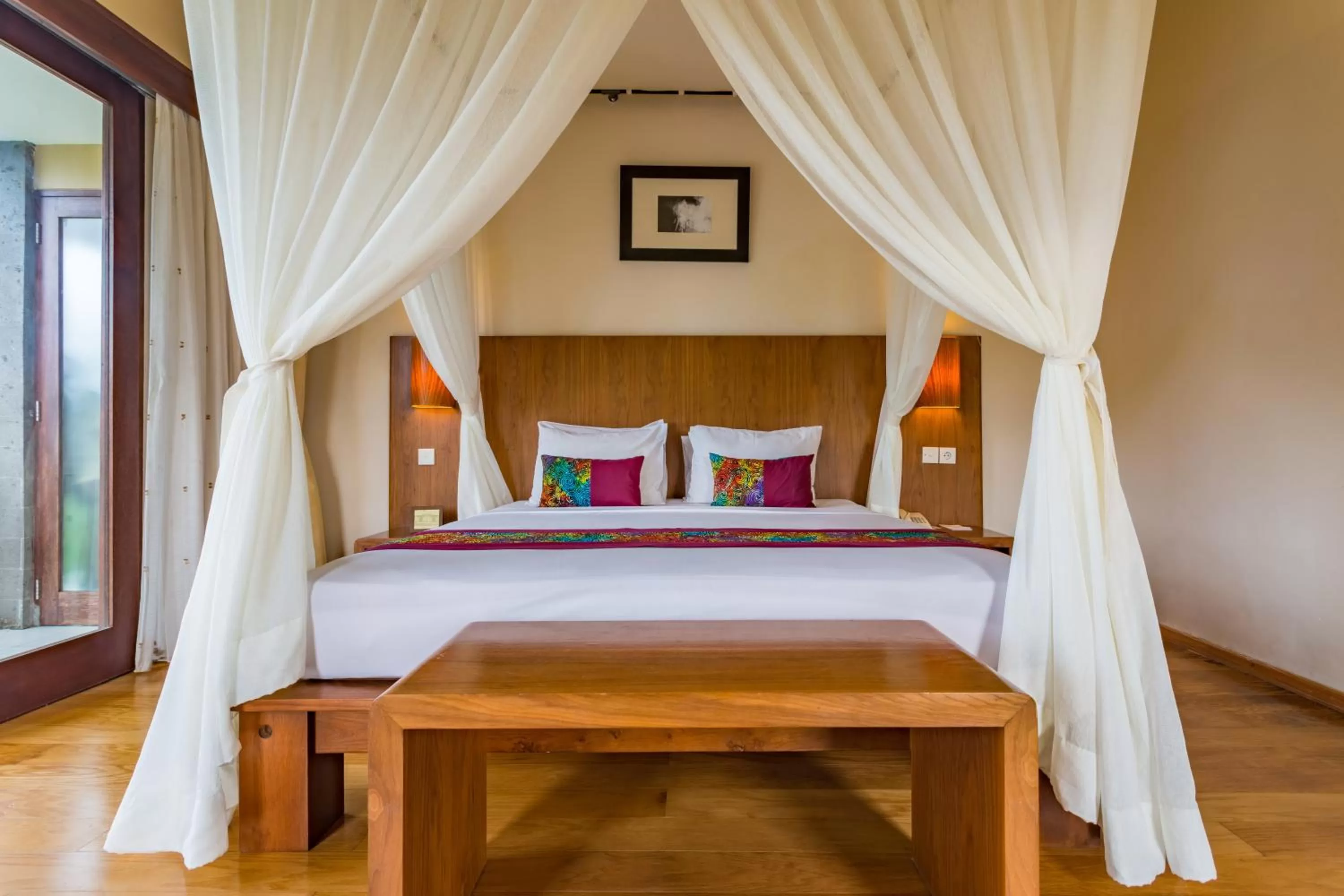 Photo of the whole room, Bed in Manyi Village Ubud