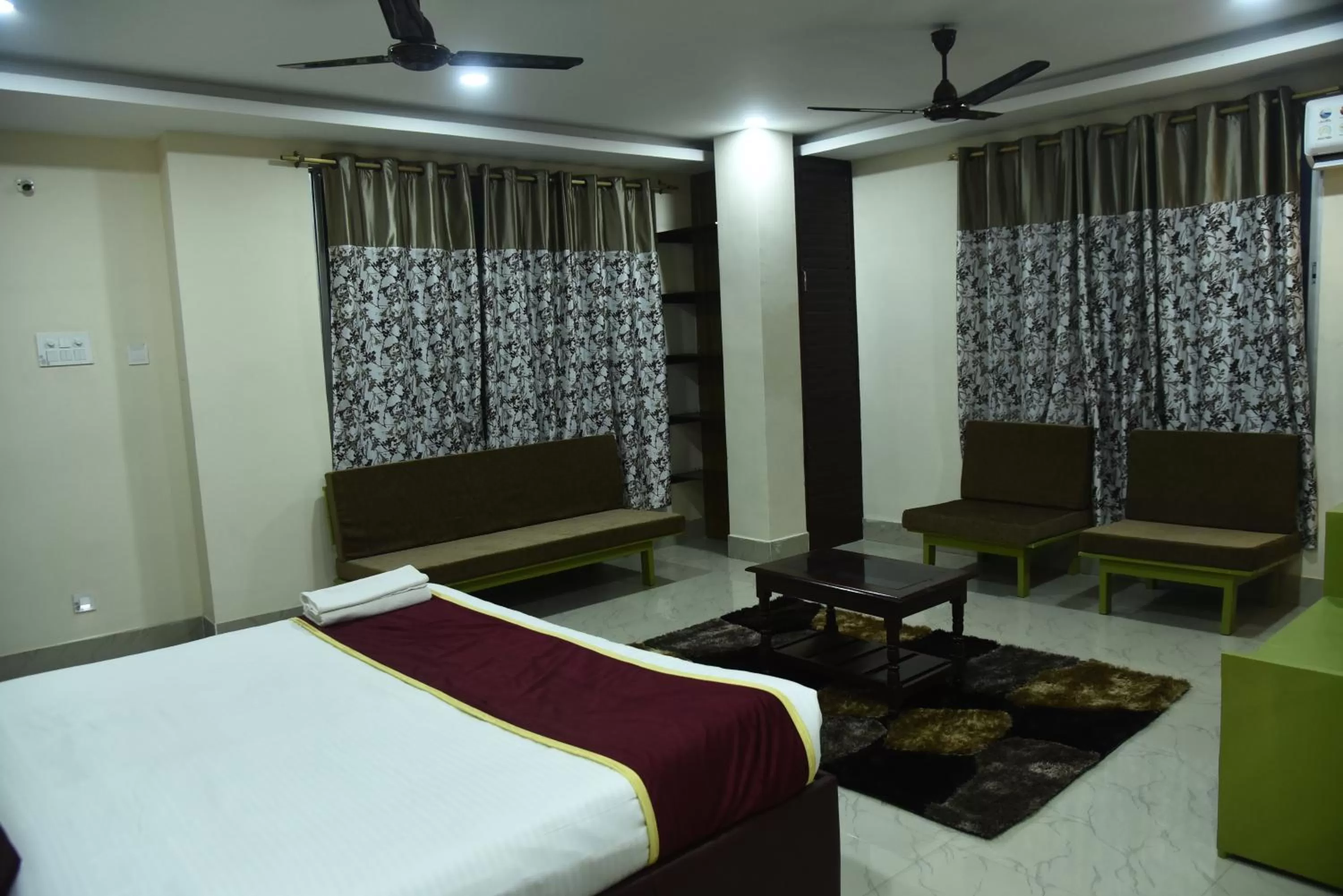 Photo of the whole room, Bed in URBAN COTTAGE