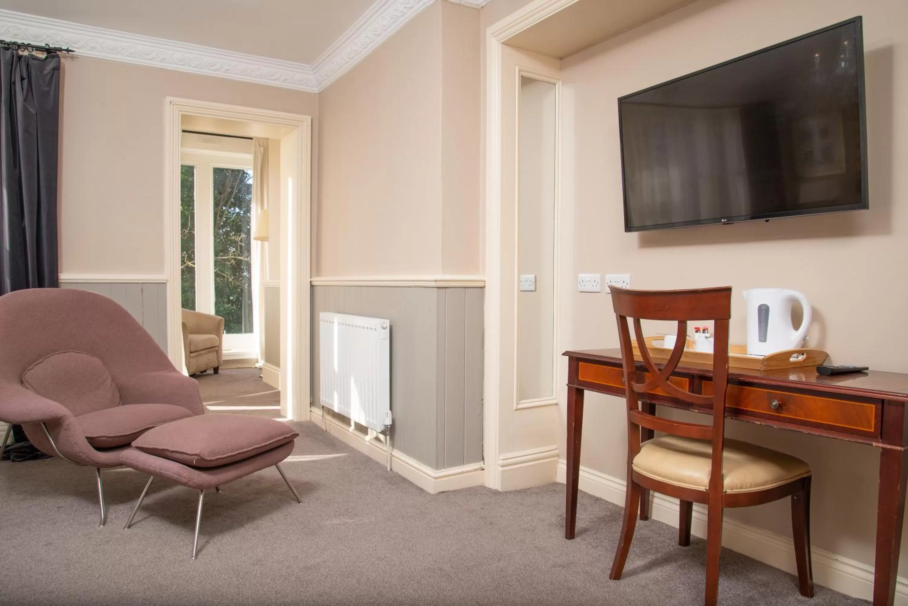 Bedroom in Royal Hotel, Bar & Grill