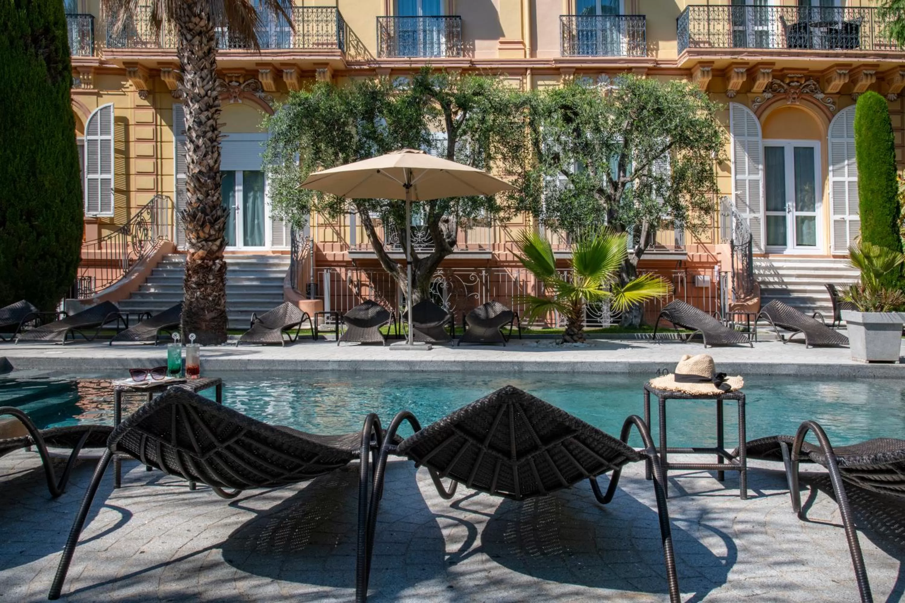 Swimming pool in GOLDEN TULIP CANNES HOTEL de PARIS