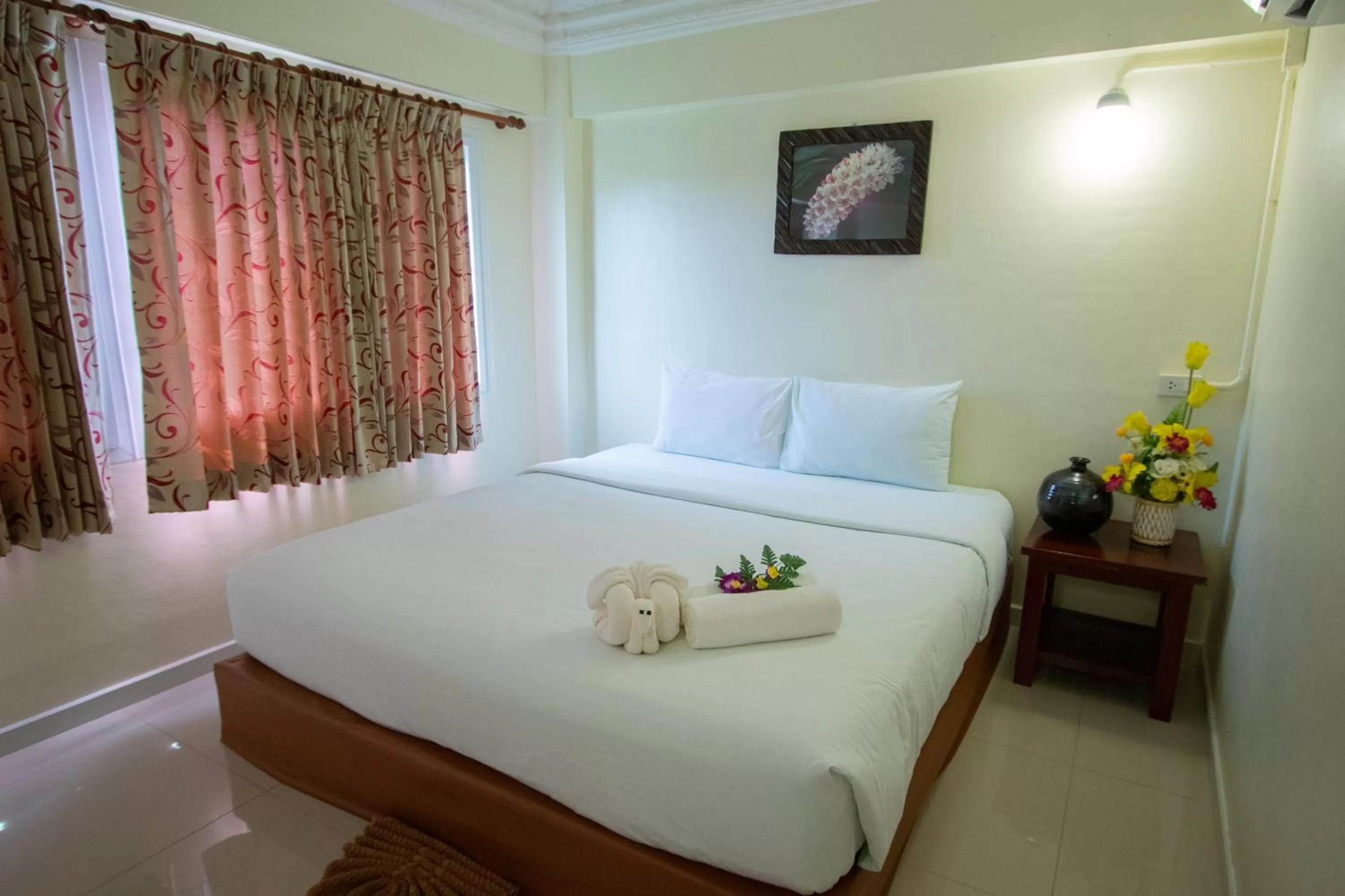Photo of the whole room, Bed in Anchalee Resort
