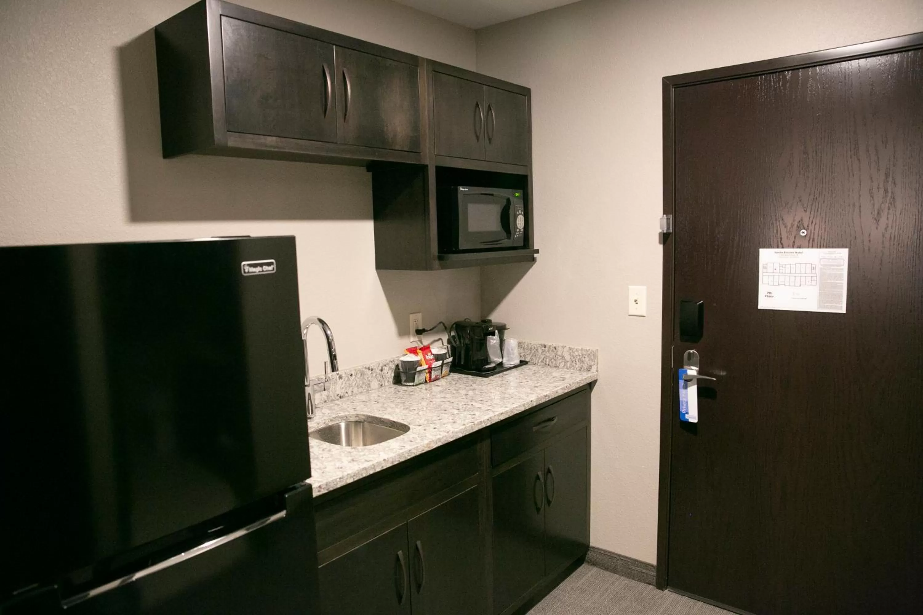 Kitchen or kitchenette in Berlin Encore Hotel & Suites