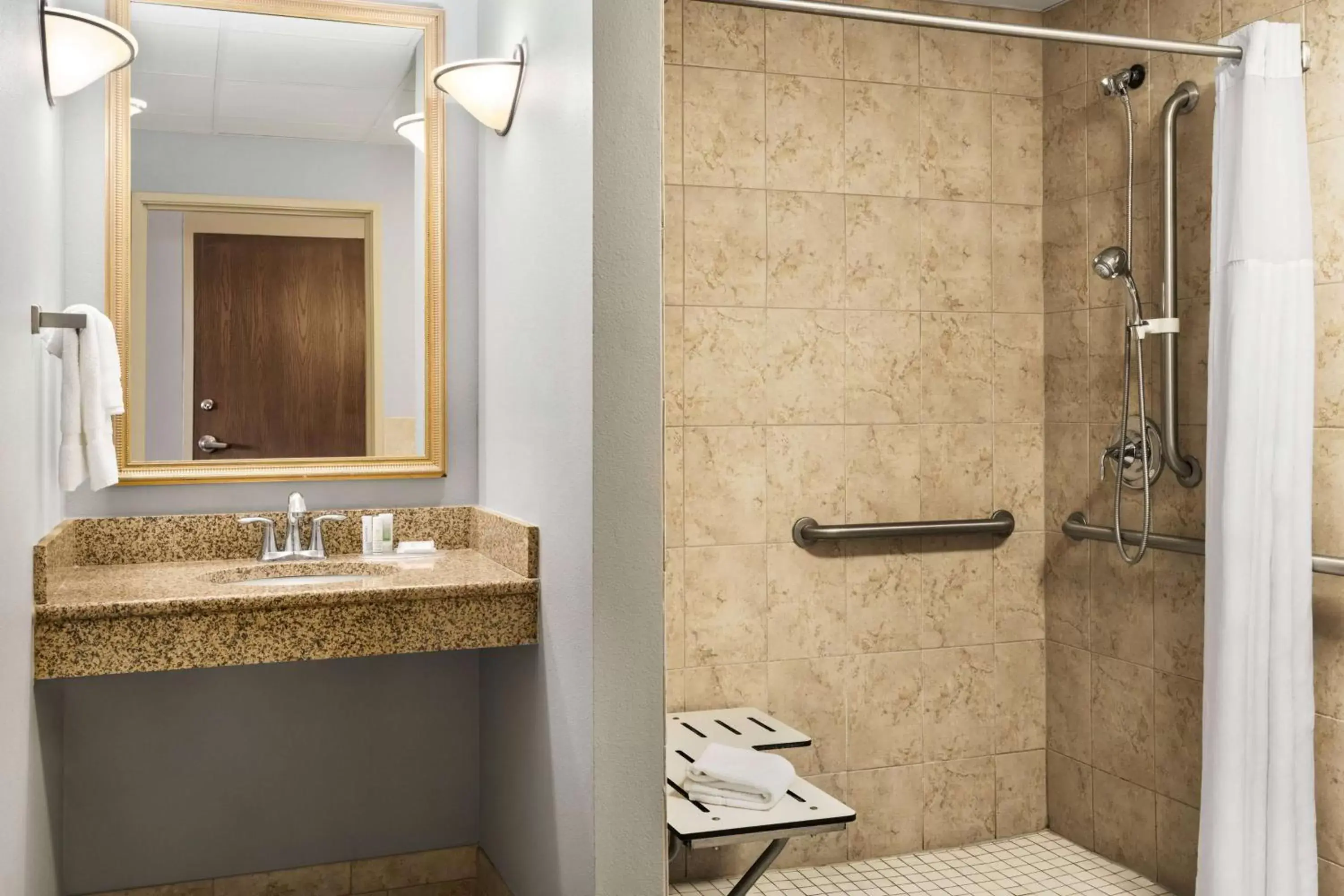 Deluxe King Room - Mobility Access/Non-Smoking in AmericInn by Wyndham Laramie Near University of Wyoming Deluxe King Room - Mobility Access/Non-Smoking in AmericInn by Wyndham Laramie Near University of Wyoming