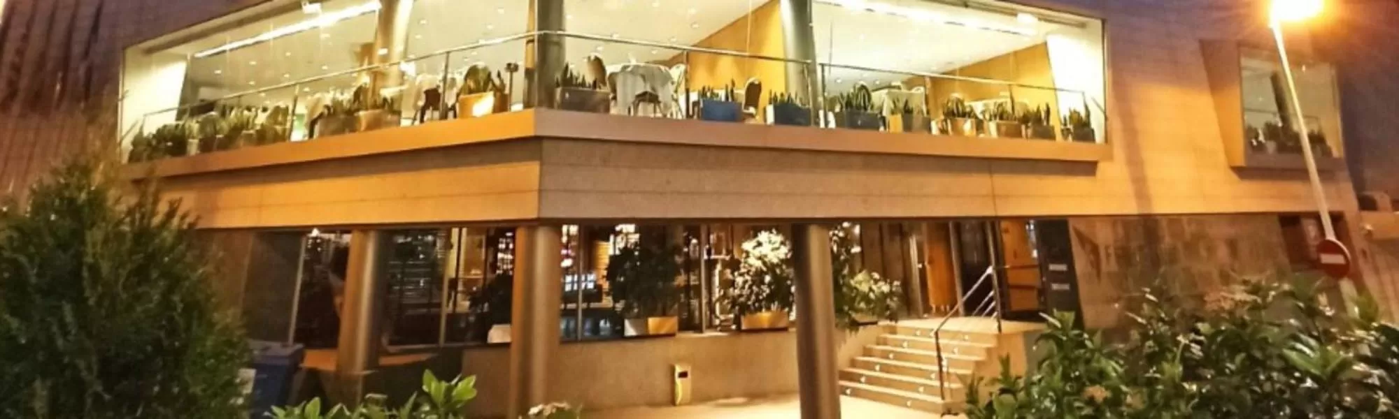 Restaurant/places to eat in Fènix Hotel