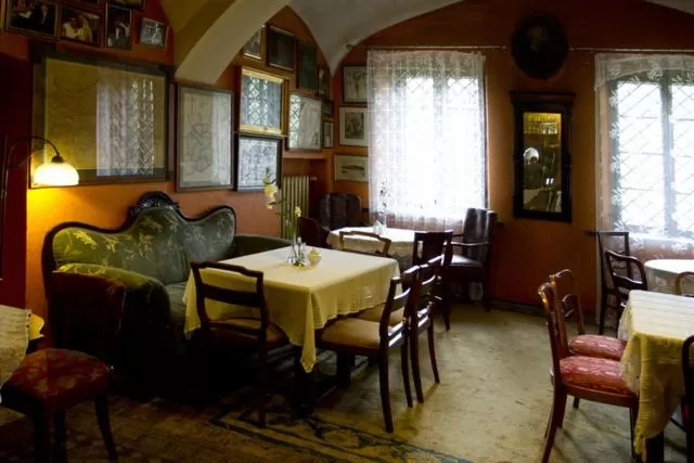 Restaurant/Places to Eat in Austeria Klezmer Hois