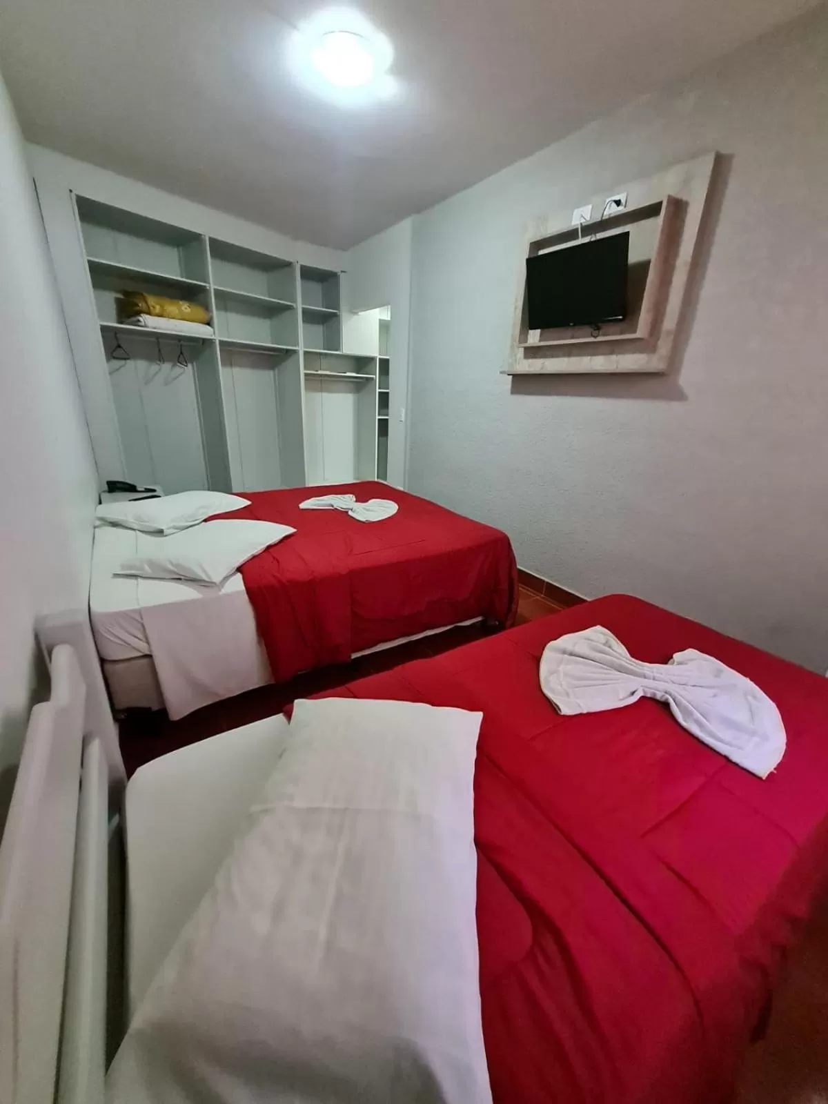 fireplace, Bed in NC Hotel