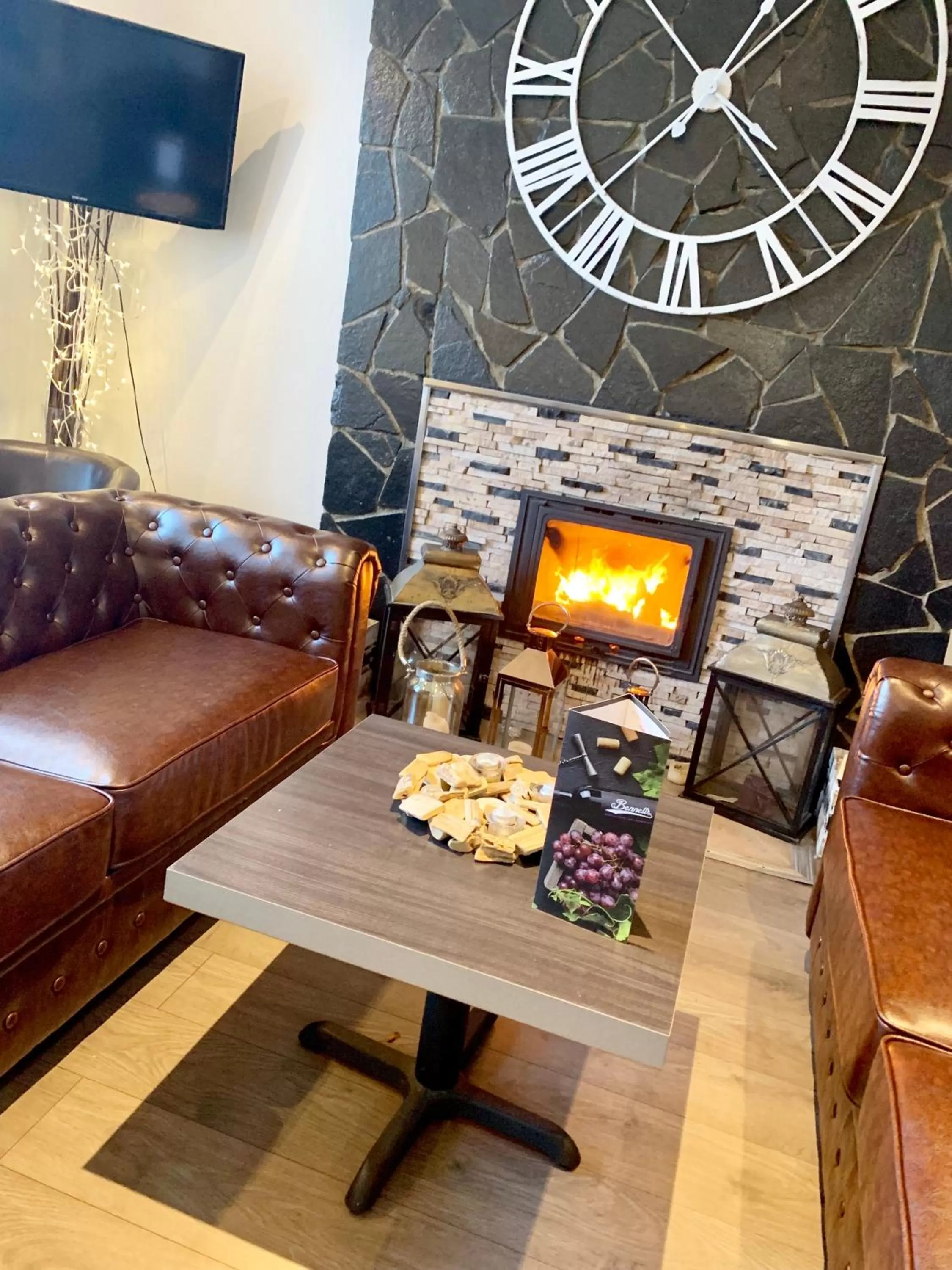 Restaurant/places to eat in Bennetts Hotel