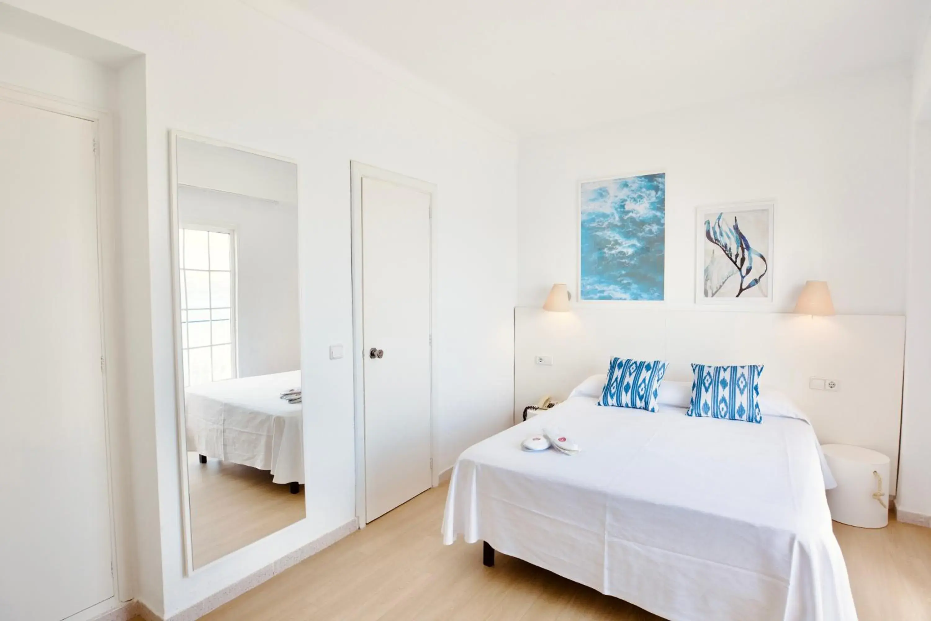 Double Room with Balcony in JS Horitzó Double Room with Balcony in JS Horitzó