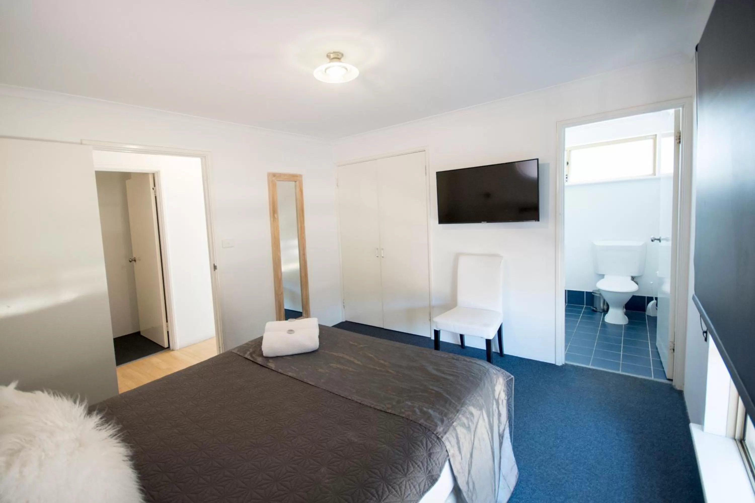 Photo of the whole room, Bed in Archipelago Apartments Esperance