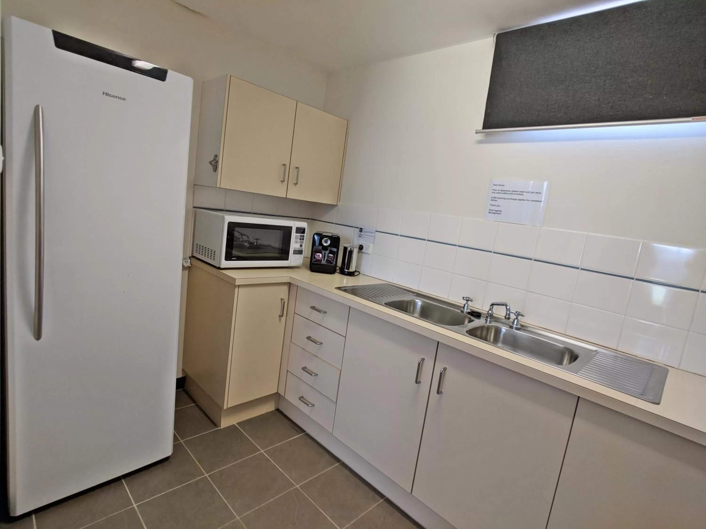 kitchen in Quality Inn Dubbo International