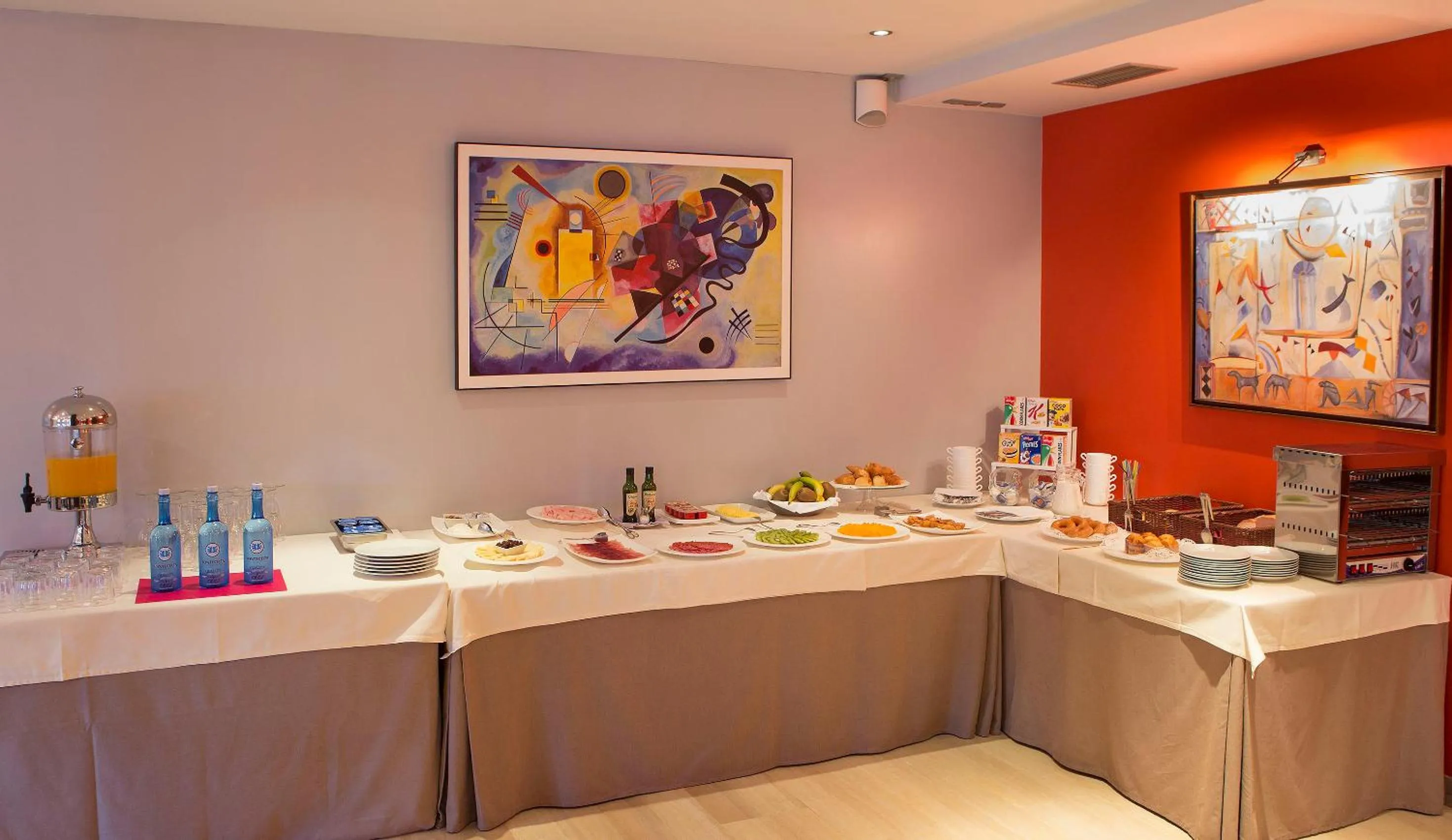 Restaurant/places to eat in Hotel Torre de Sila