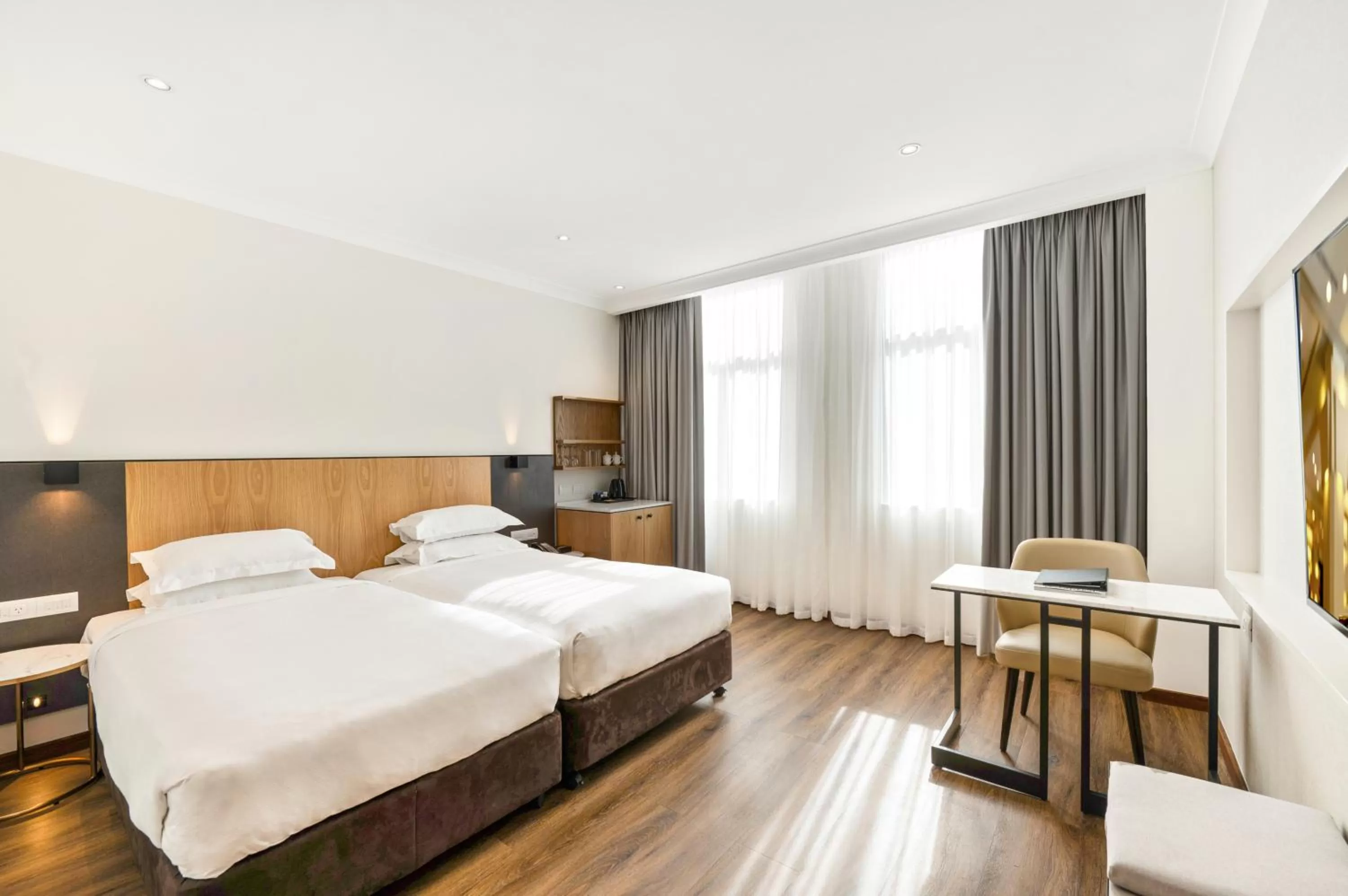 Photo of the whole room, Bed in The Grace Hotel