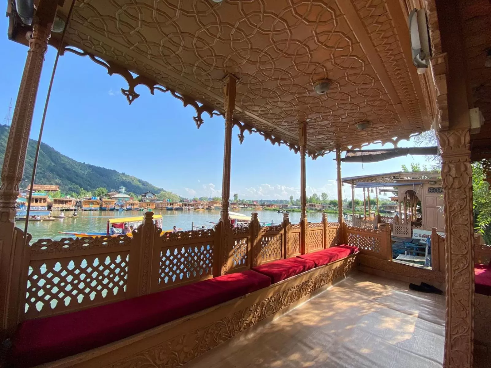 Lake view, Balcony/Terrace in Nazneen Group Of Houseboats