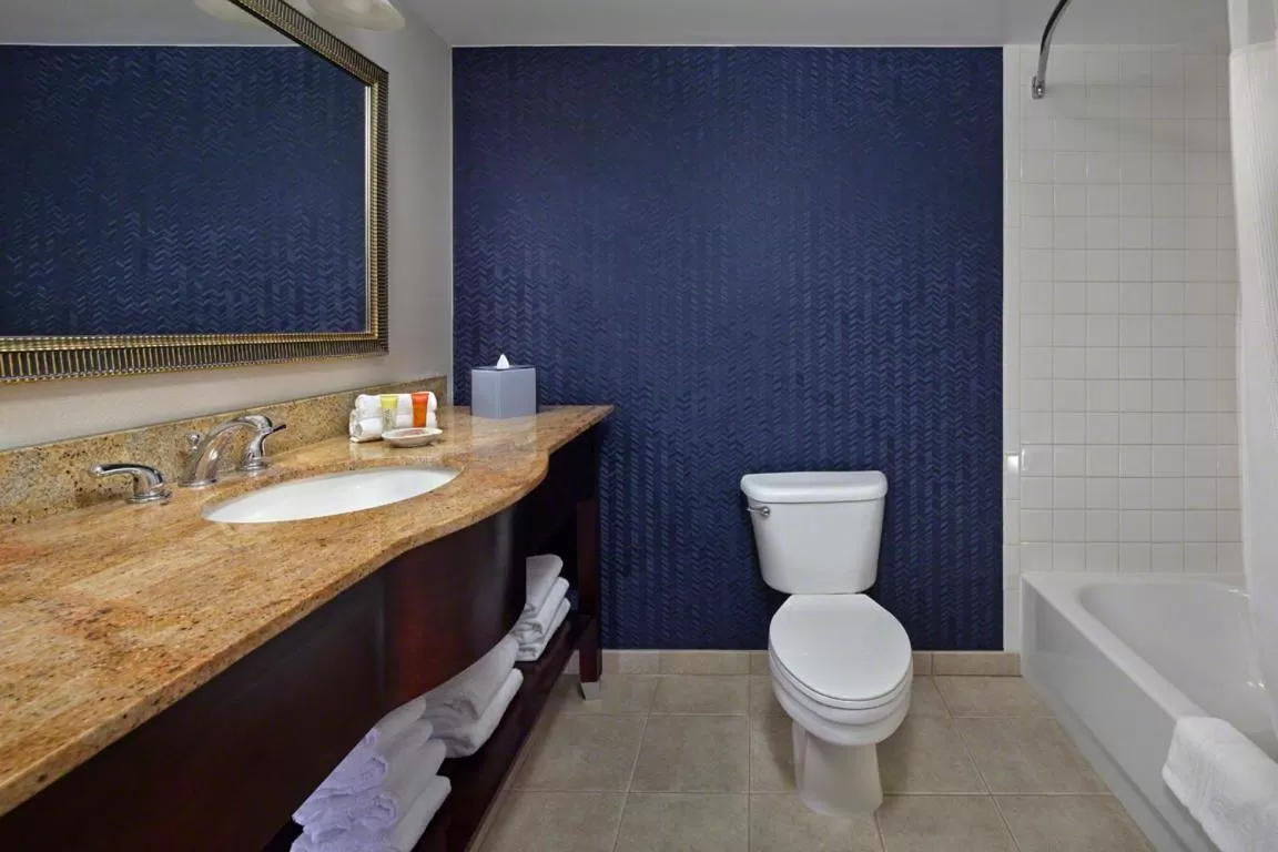 Shower in SummerPlace Inn