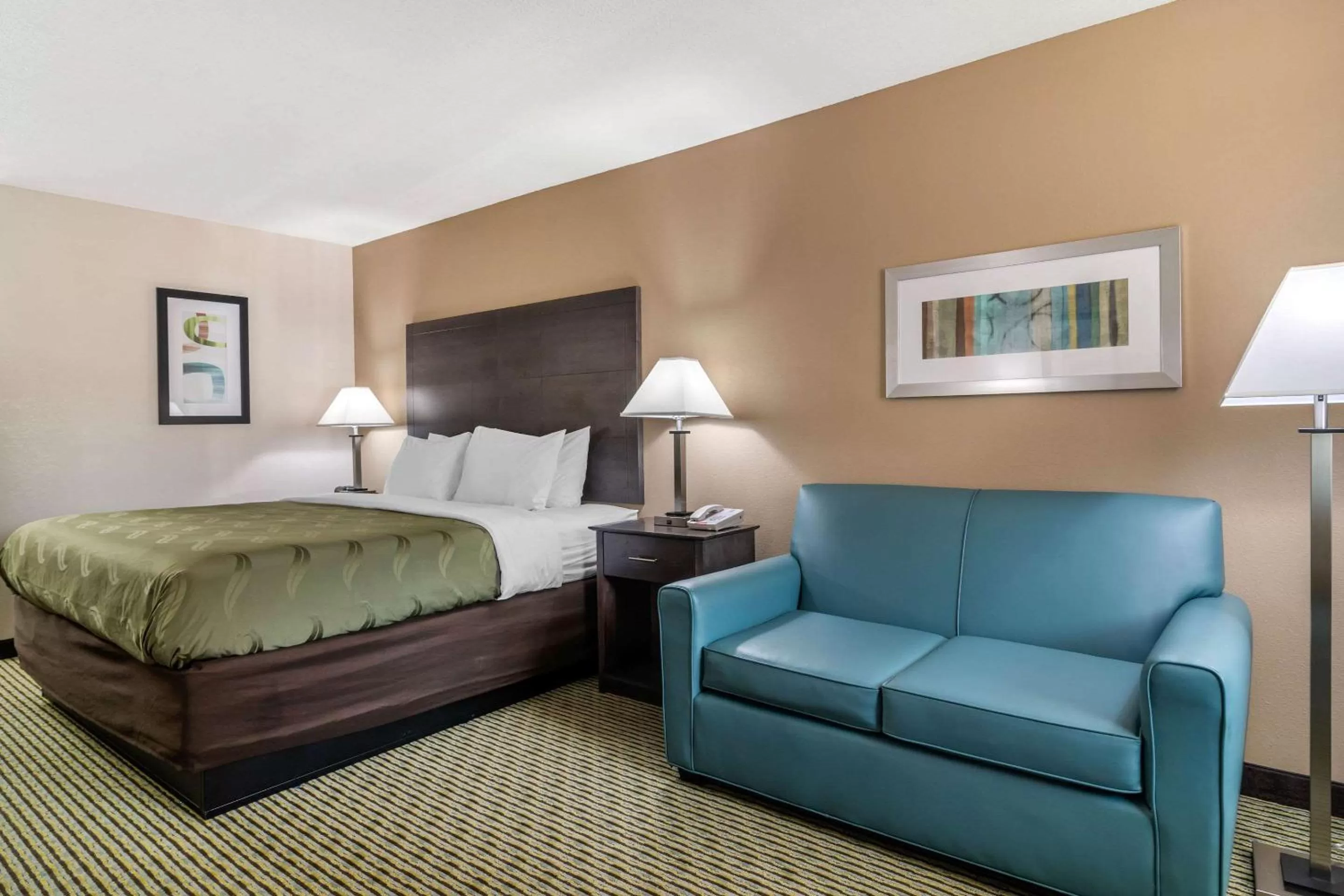 Photo of the whole room, Bed in Quality Inn McDonough Atlanta South