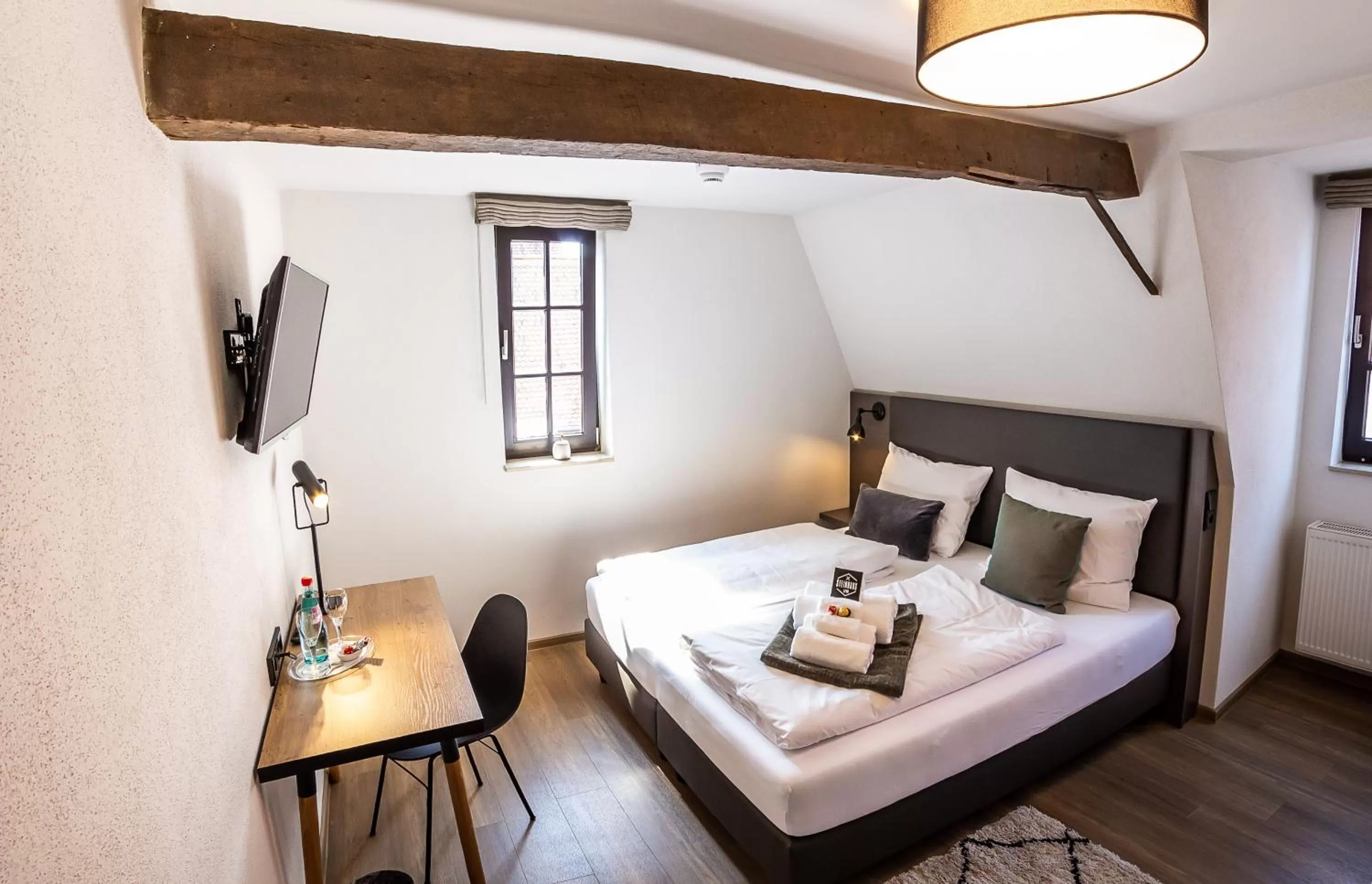 Photo of the whole room, Bed in STEINHAUS 1718