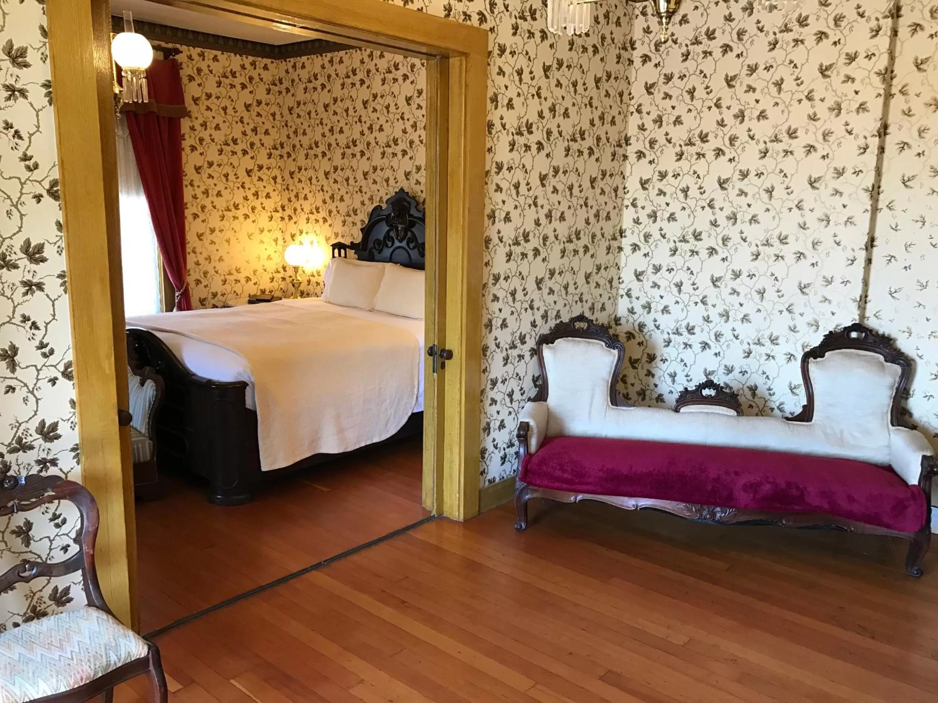 Bedroom in Cosmopolitan Hotel