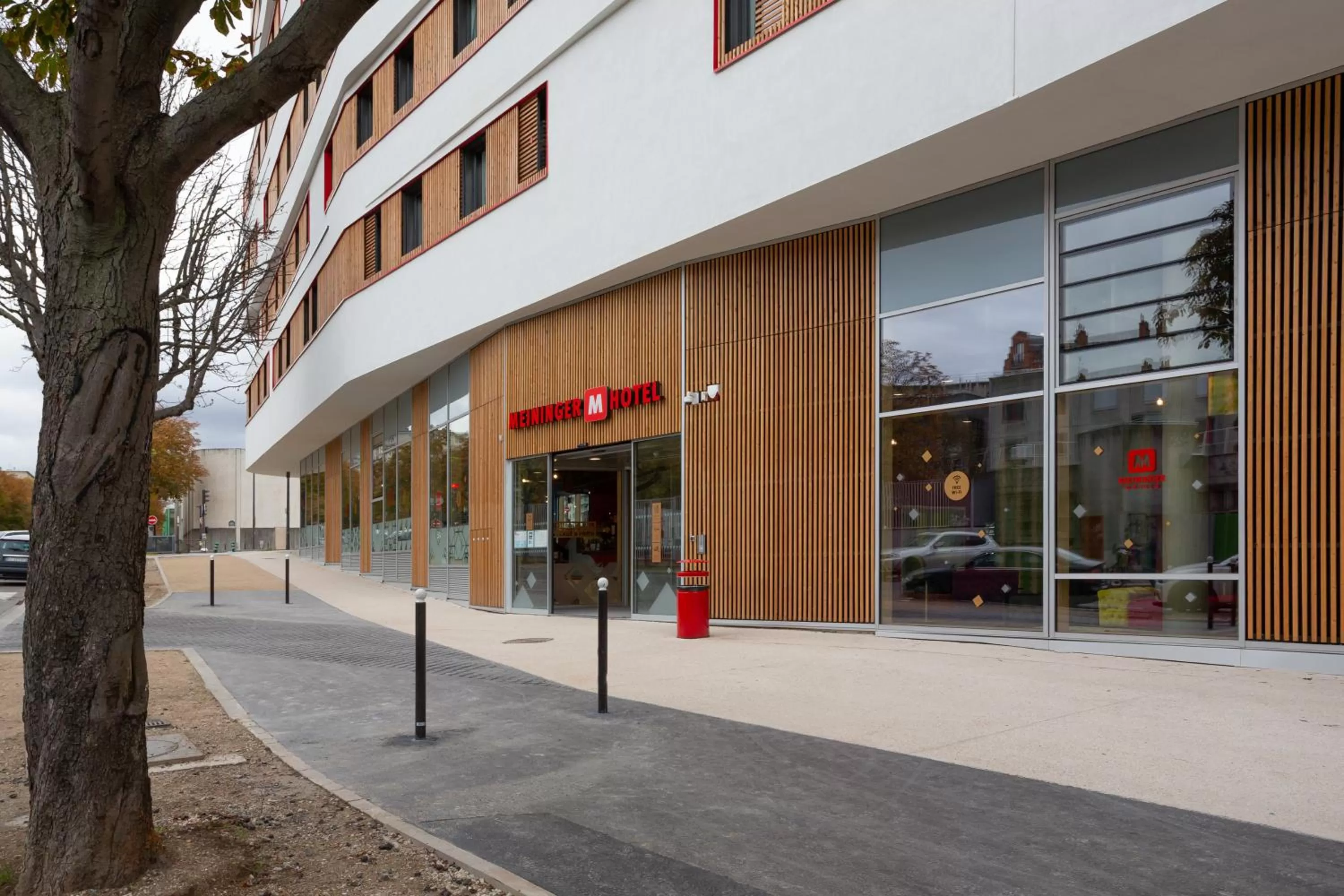 Property building in MEININGER Hotel Paris Porte de Vincennes