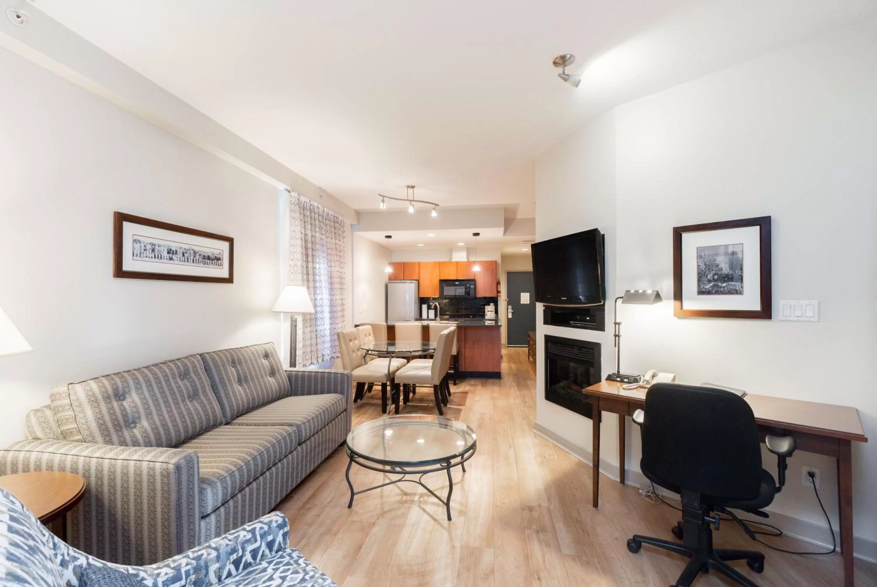 Kitchen or kitchenette in Ocean Promenade Hotel