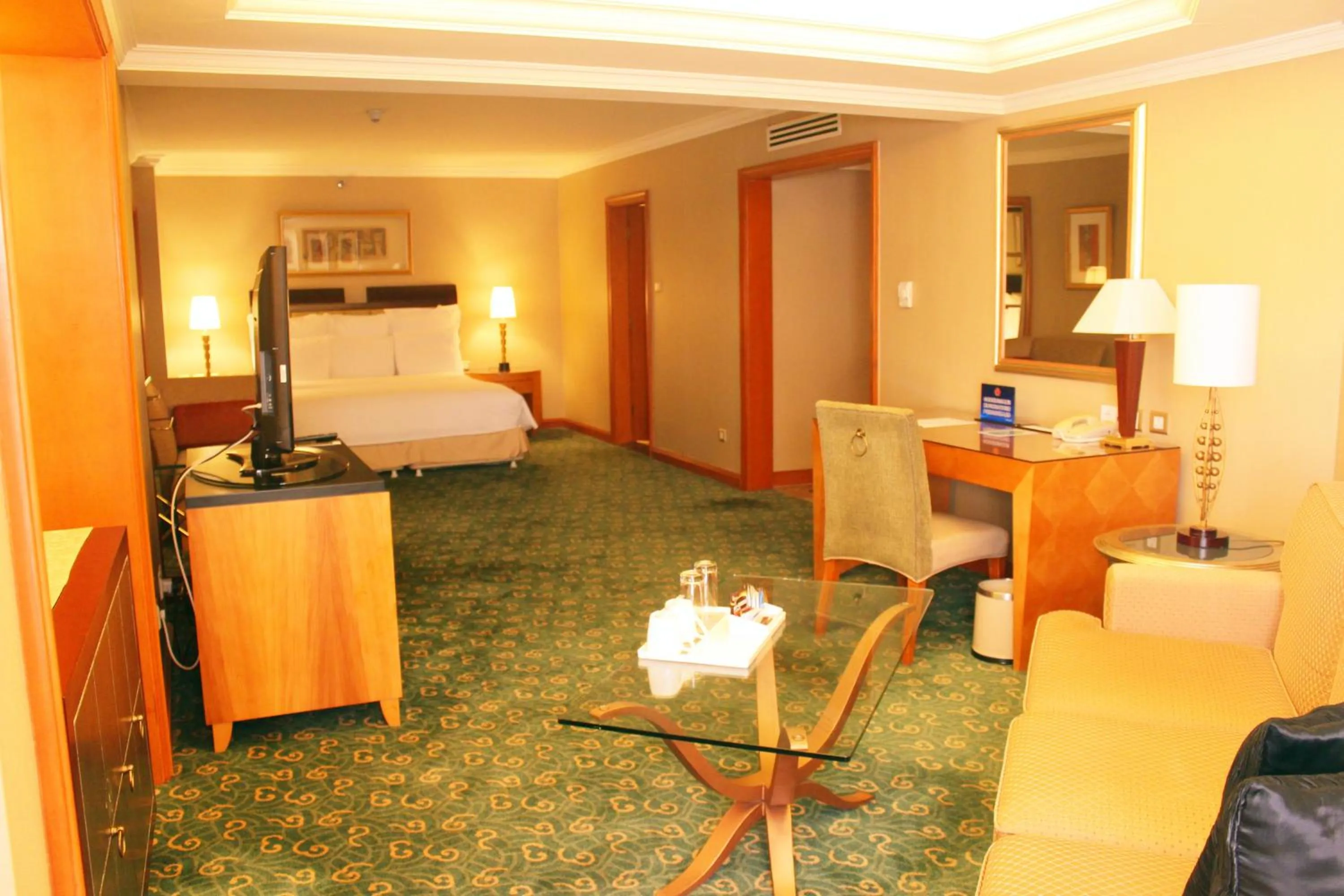 Seating area, Bed in Air China Boyue Beijing Hotel