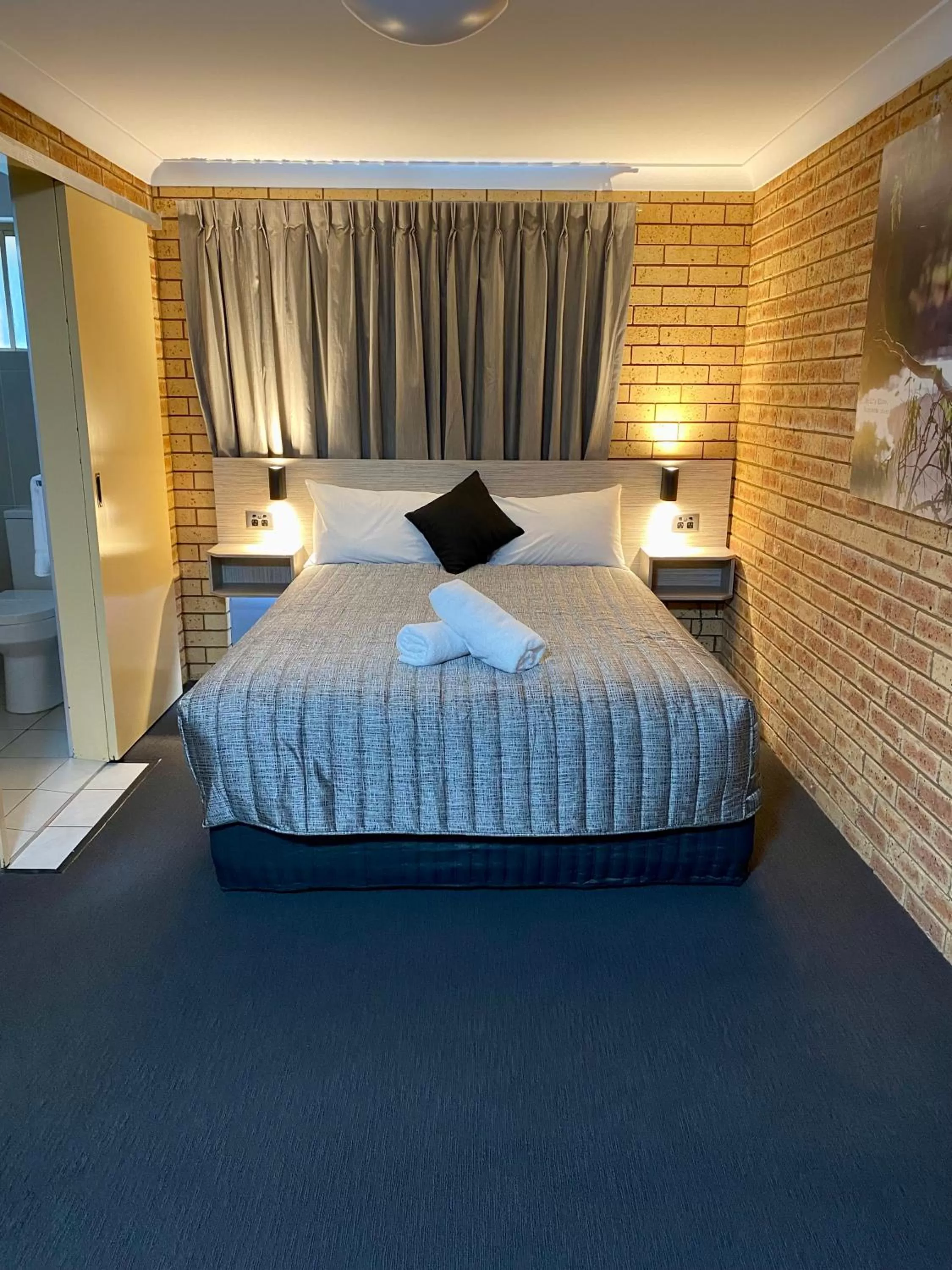 Bed in Tallarook Motor Inn