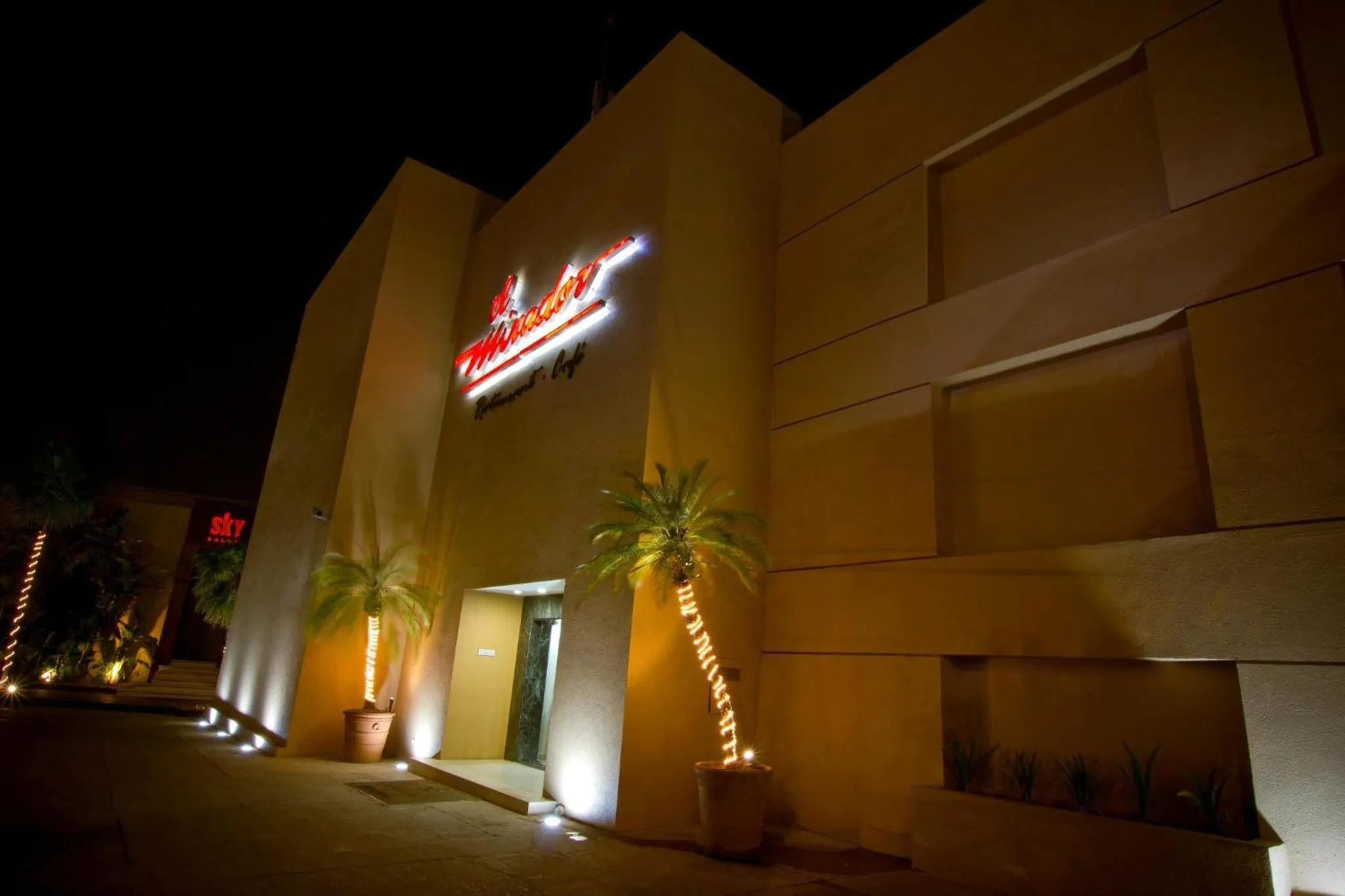 Property building in Hotel San Luis Lindavista