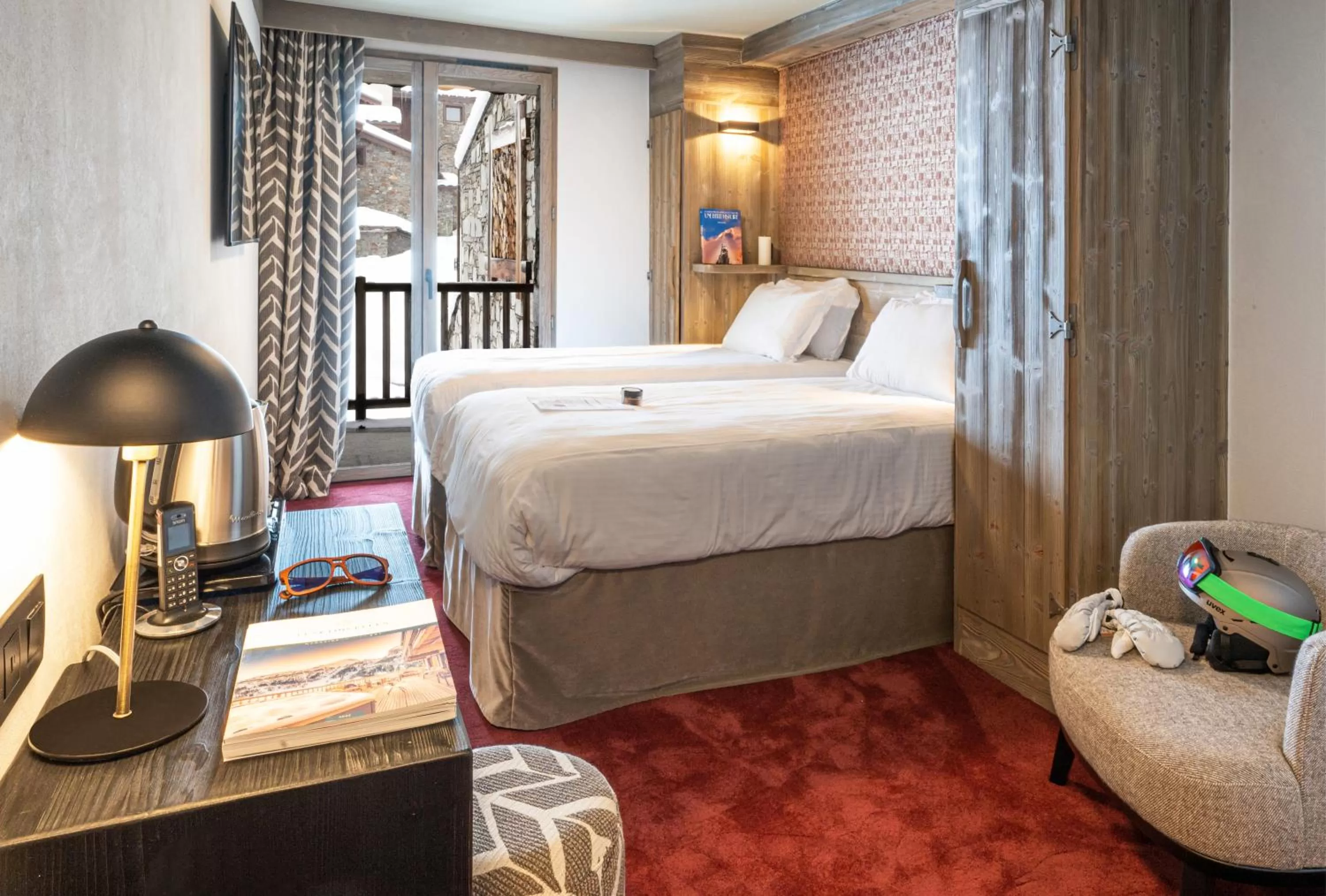 Bed in Hôtel L'Aigle du Montana by Les Etincelles