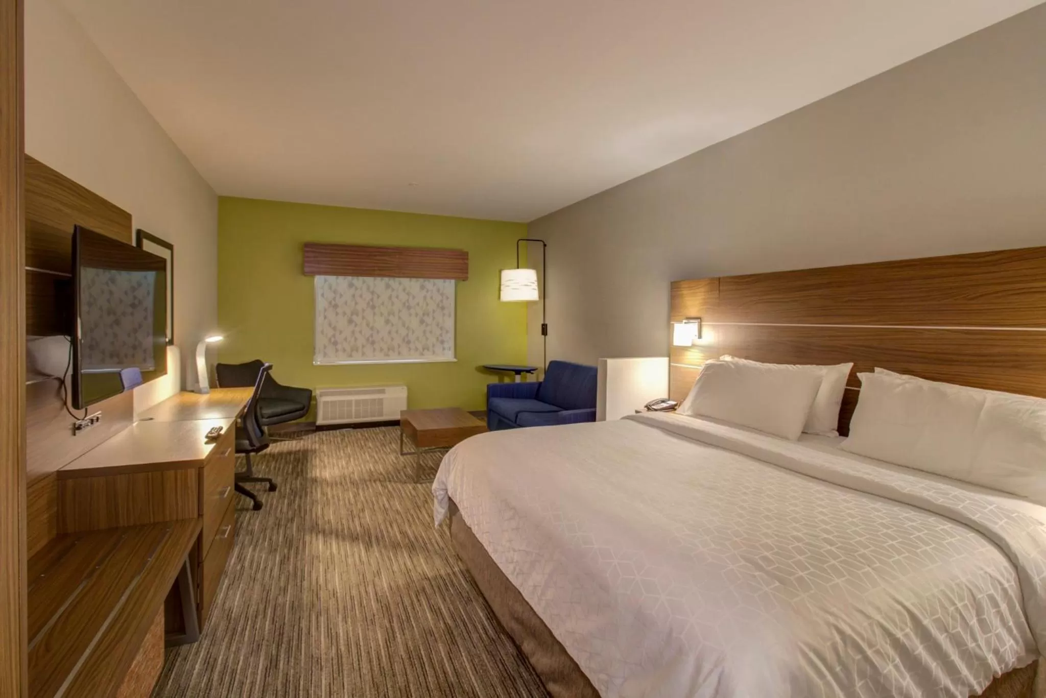 Photo of the whole room, Bed in Holiday Inn Express - Fort Walton Beach Central by IHG
