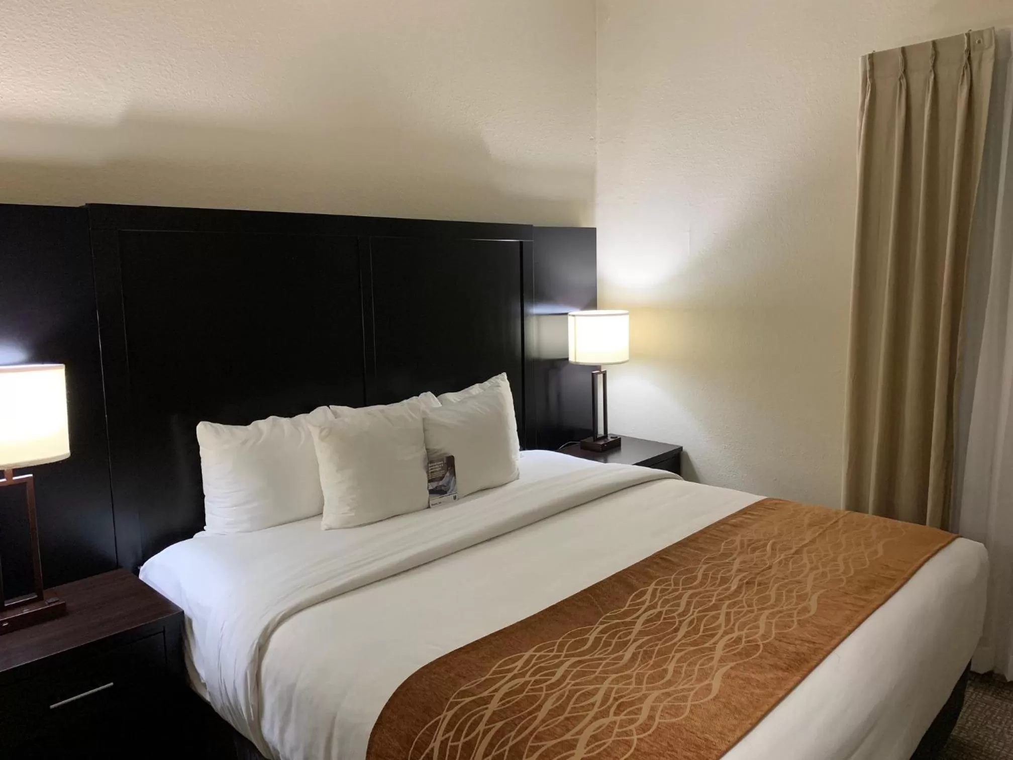 Bed in Comfort Inn & Suites Atlanta-Smyrna