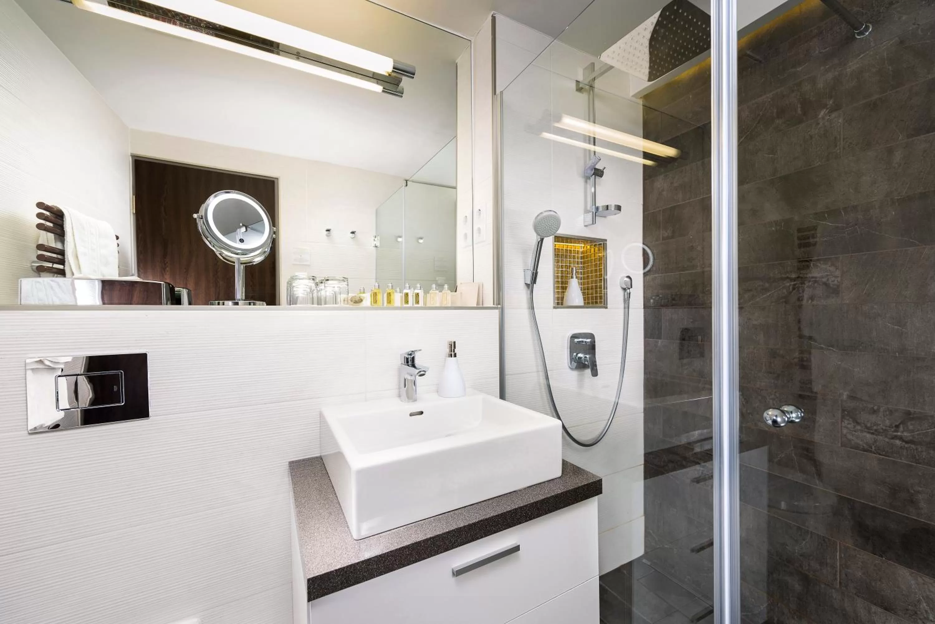 Bathroom in Opera Garden Hotel & Apartments