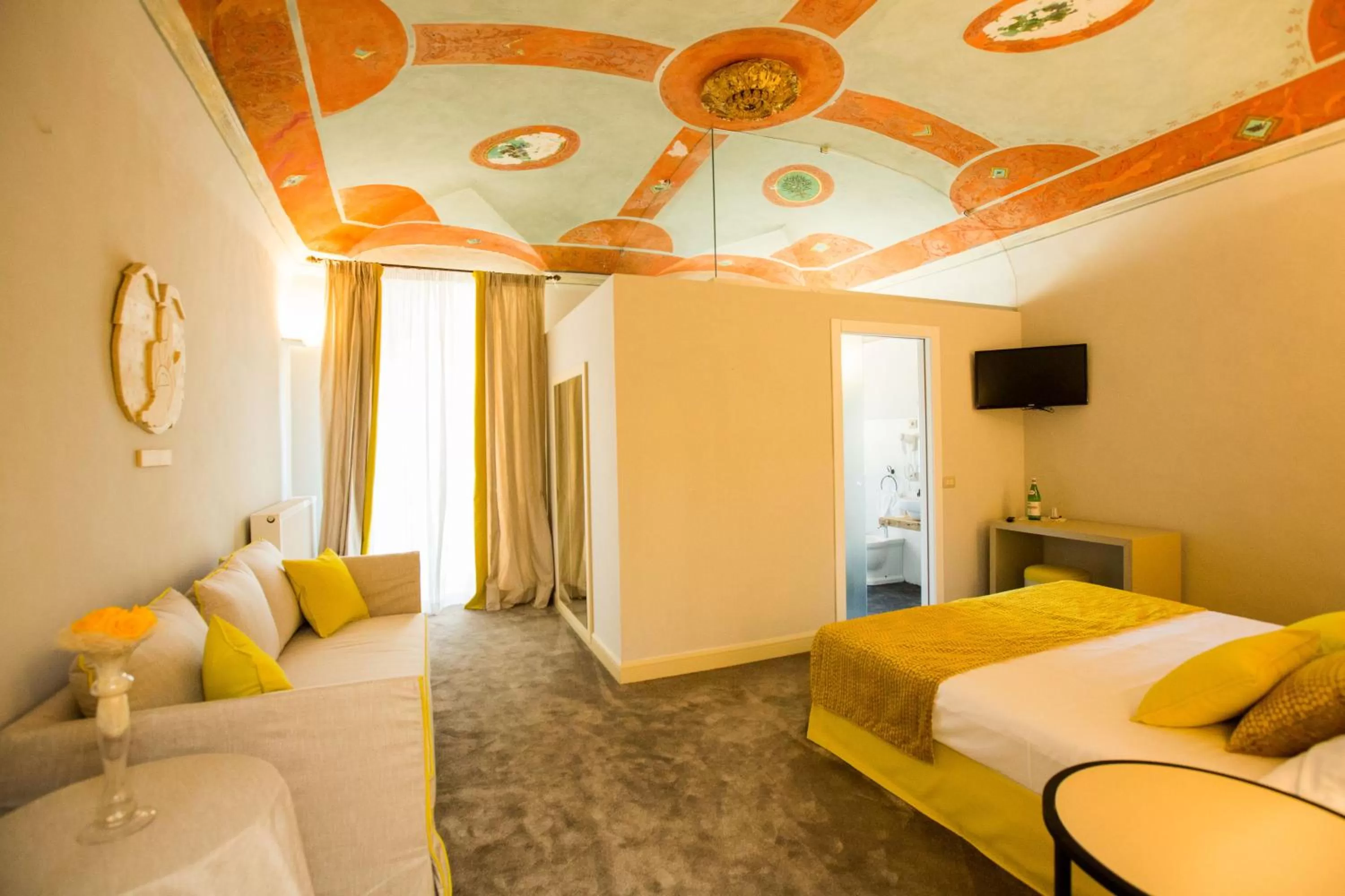 Photo of the whole room, Bed in Palazzo Franceschini