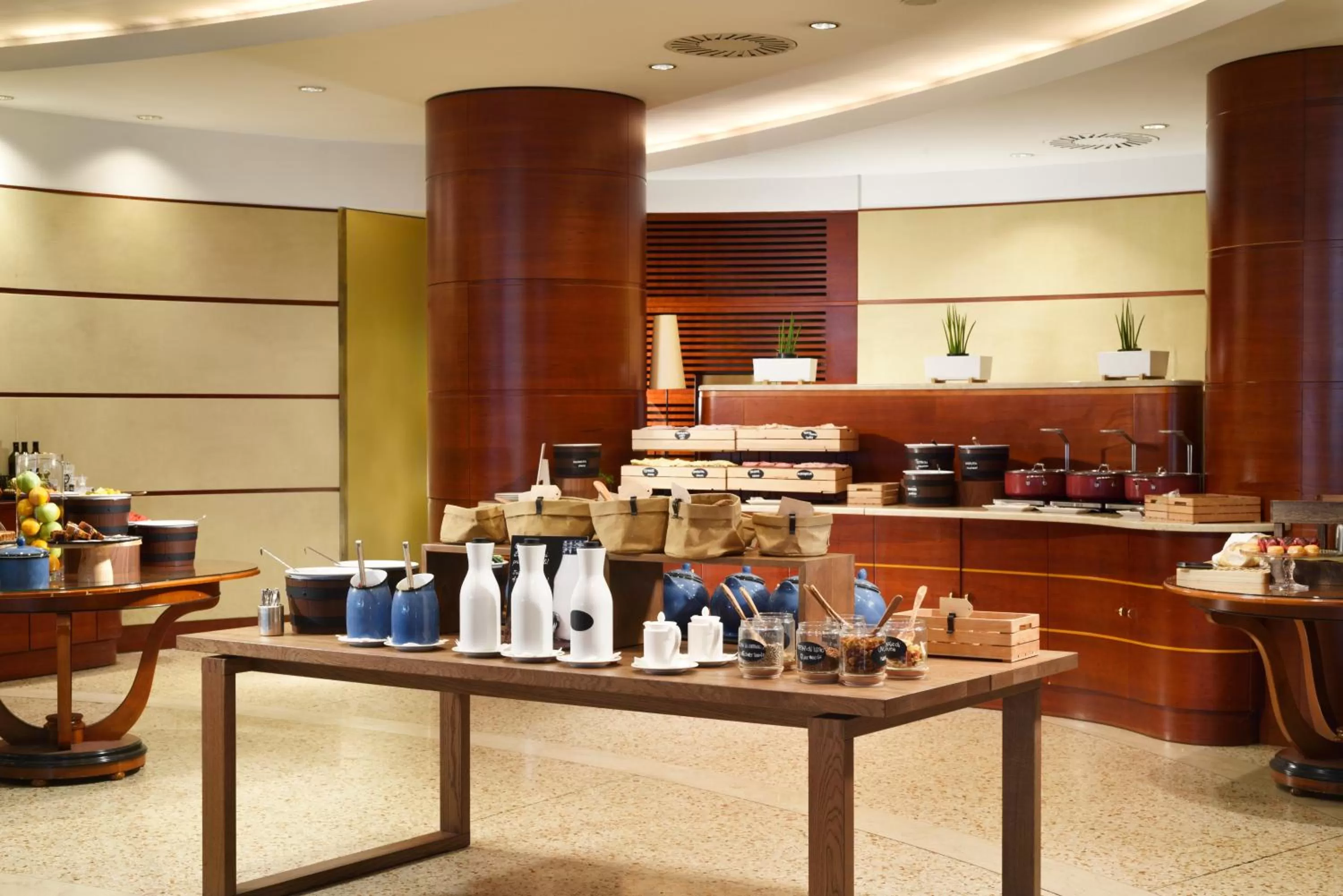 Restaurant/places to eat in UNA Hotels Cusani Milano