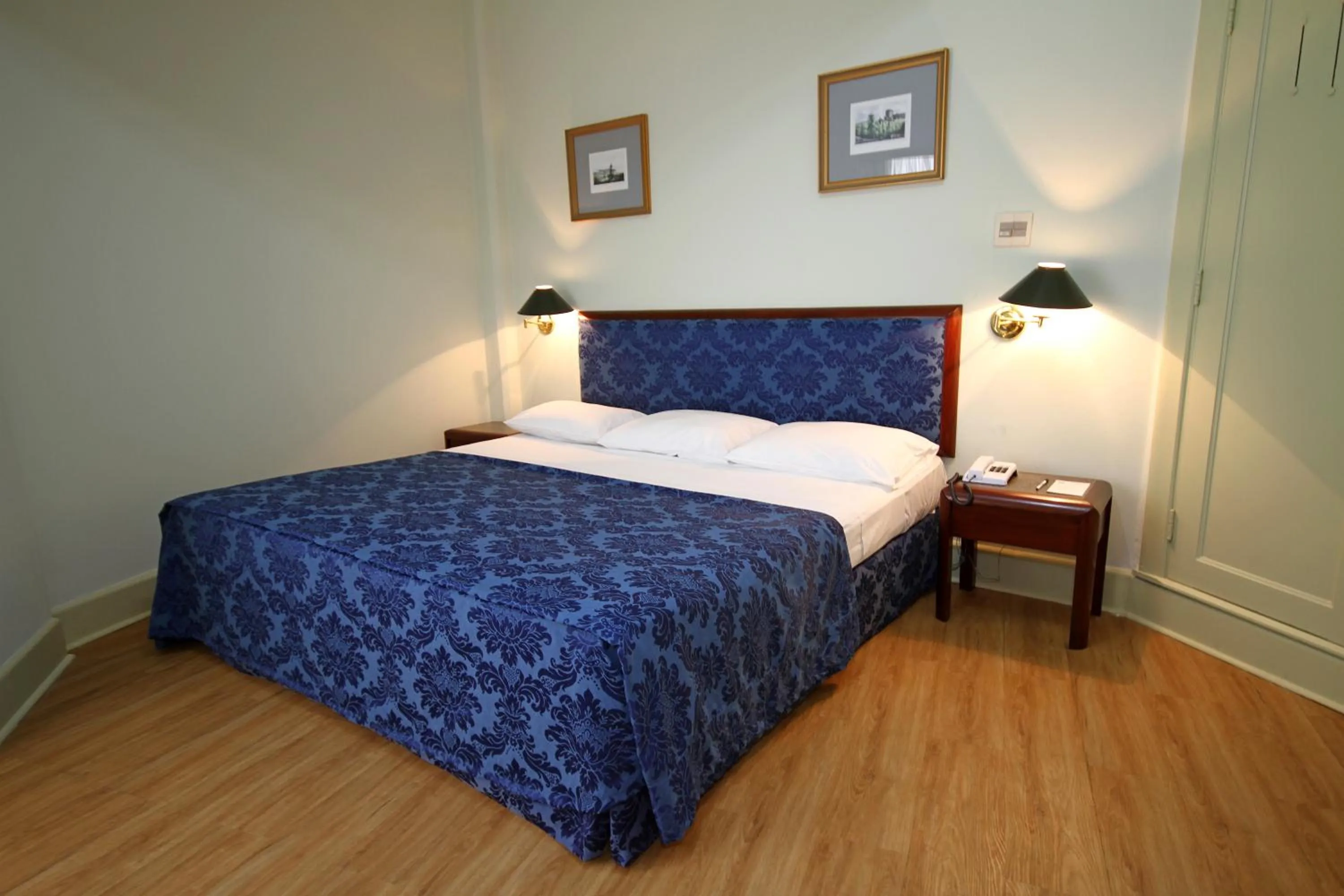 Photo of the whole room, Bed in San Raphael Hotel