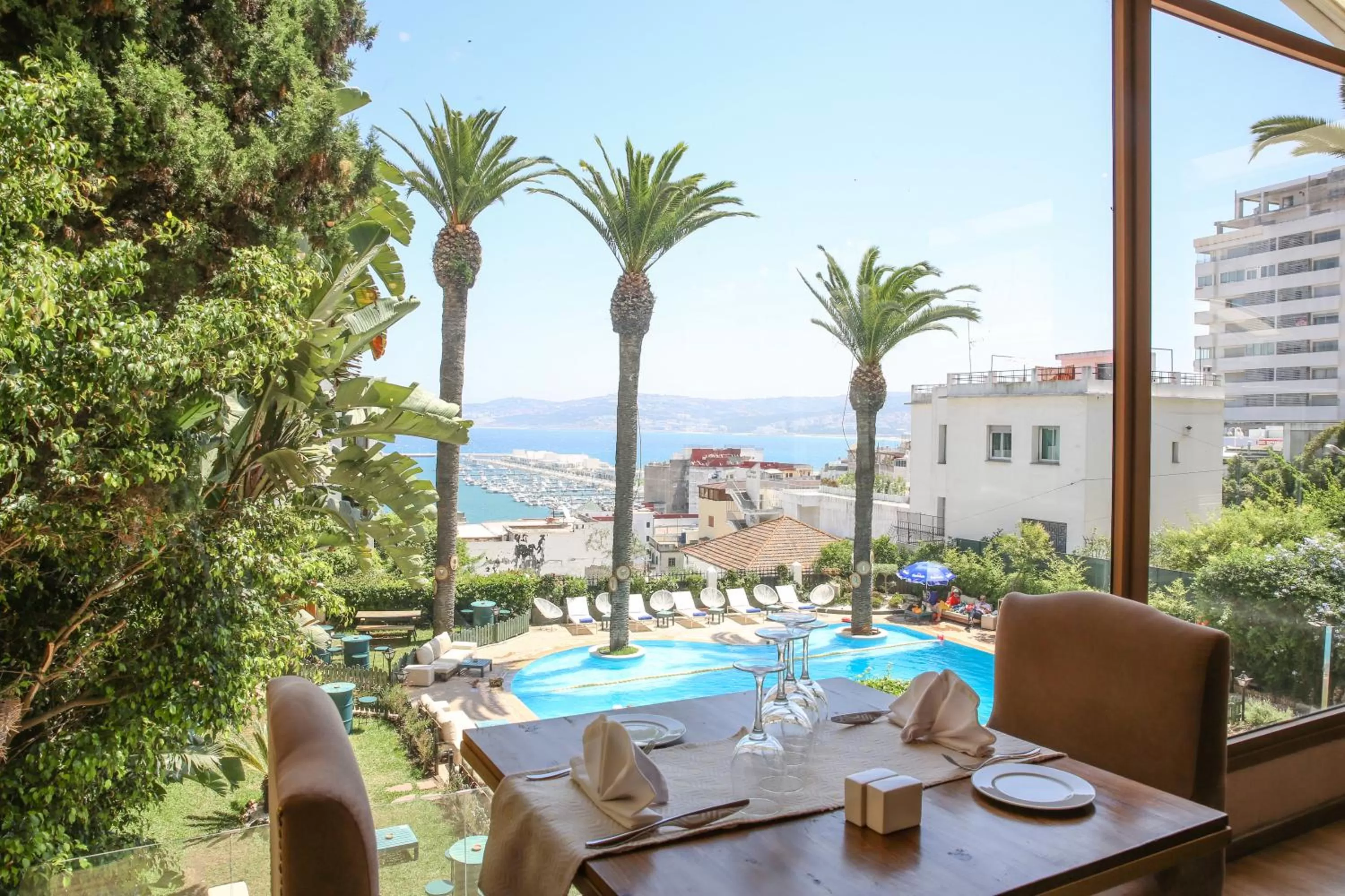 Restaurant/places to eat in Hôtel Rembrandt