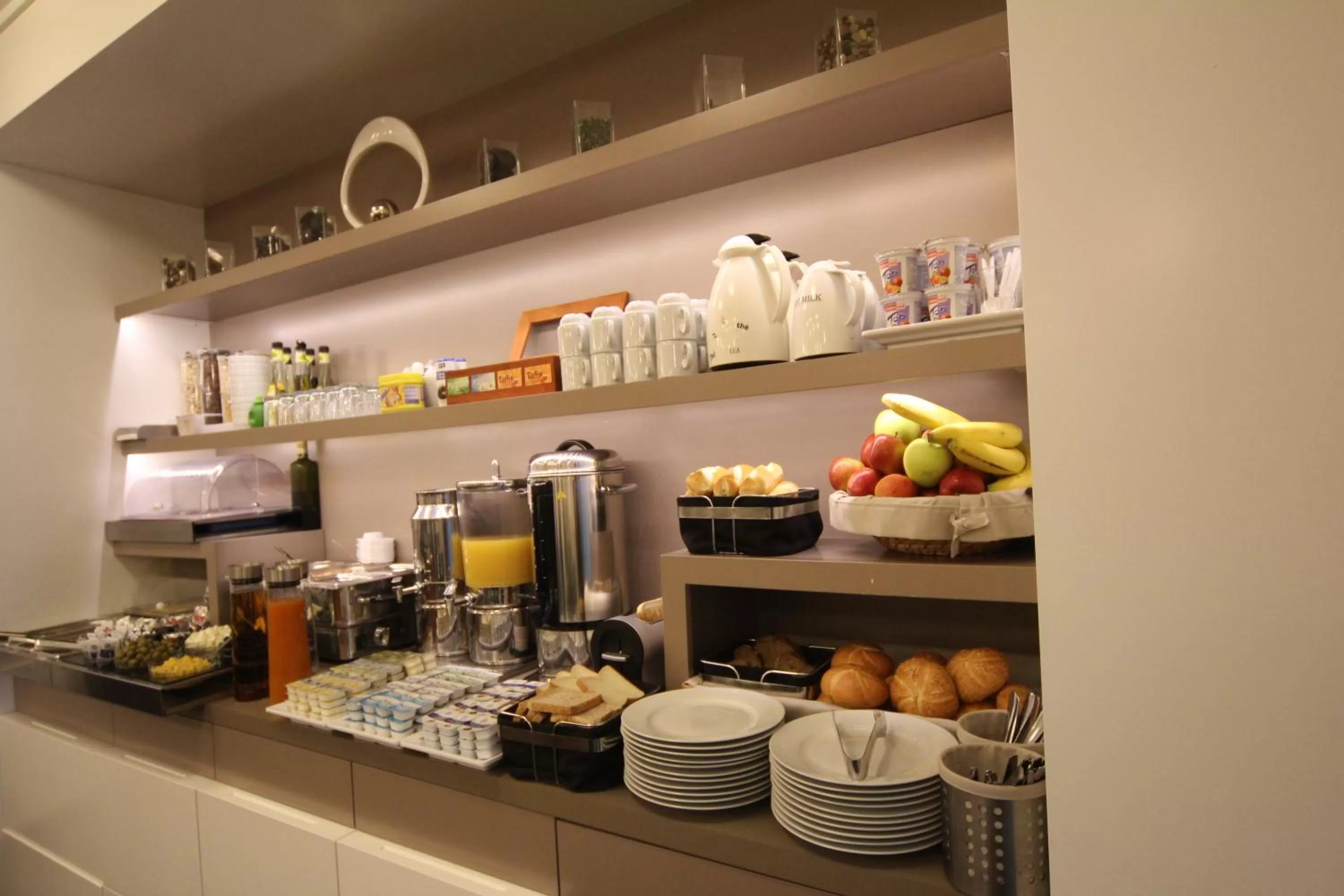 Breakfast in Carlton Hotel