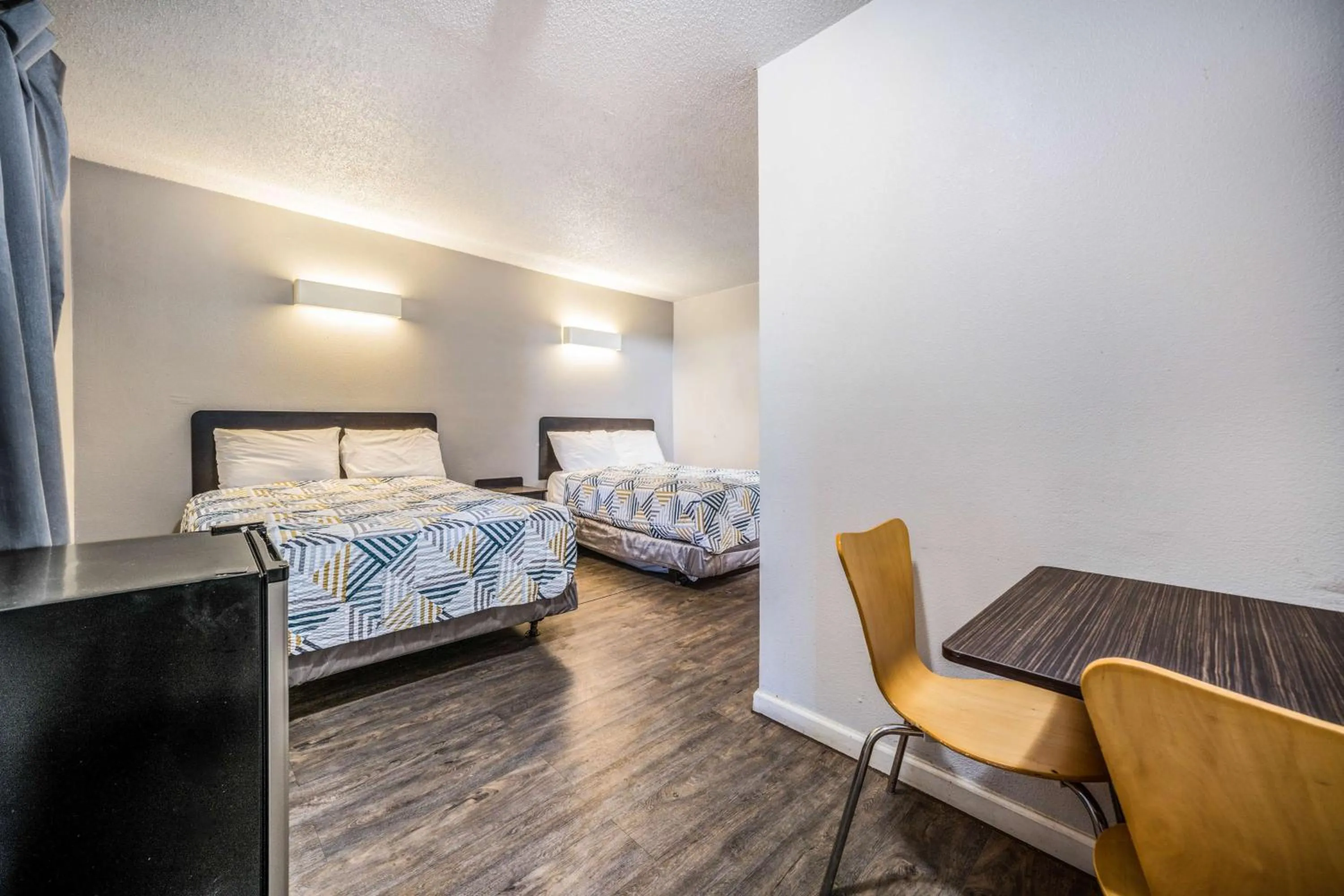 Photo of the whole room, Bed in Motel 6-Toms River, NJ