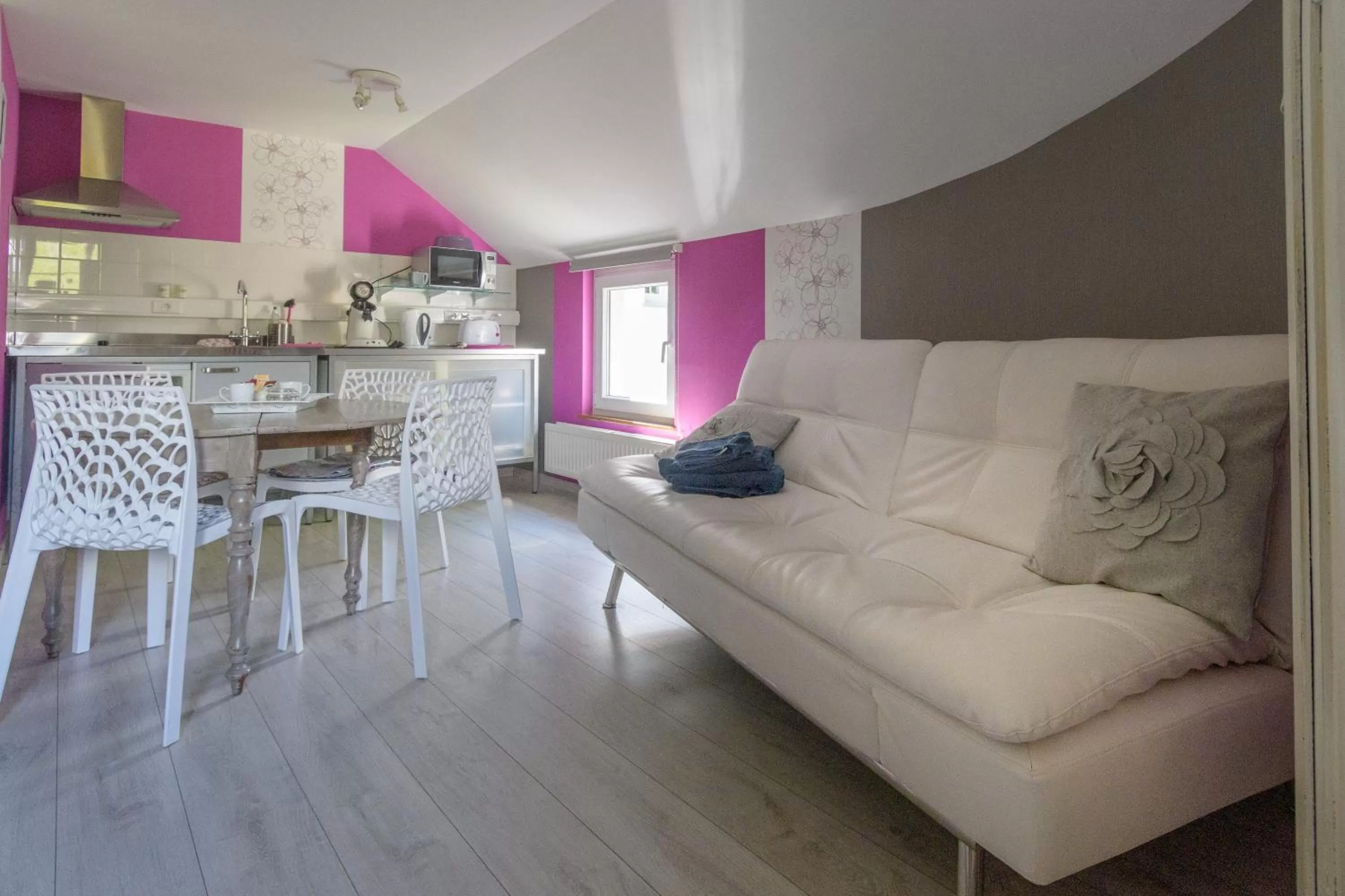 Kitchen or kitchenette in B&B La maison de Régine