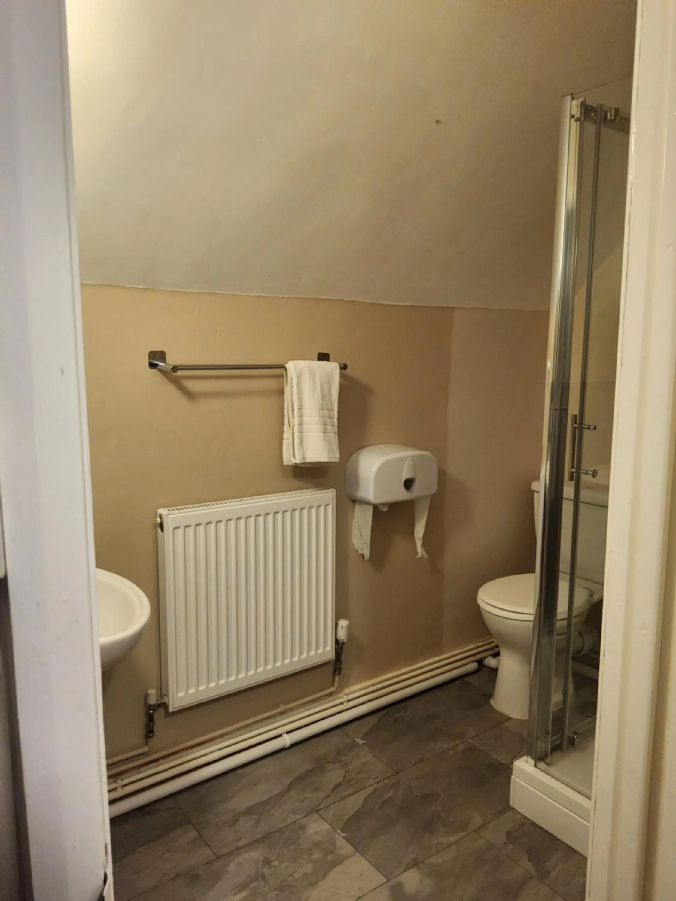 Bathroom in The Avenue Hotel