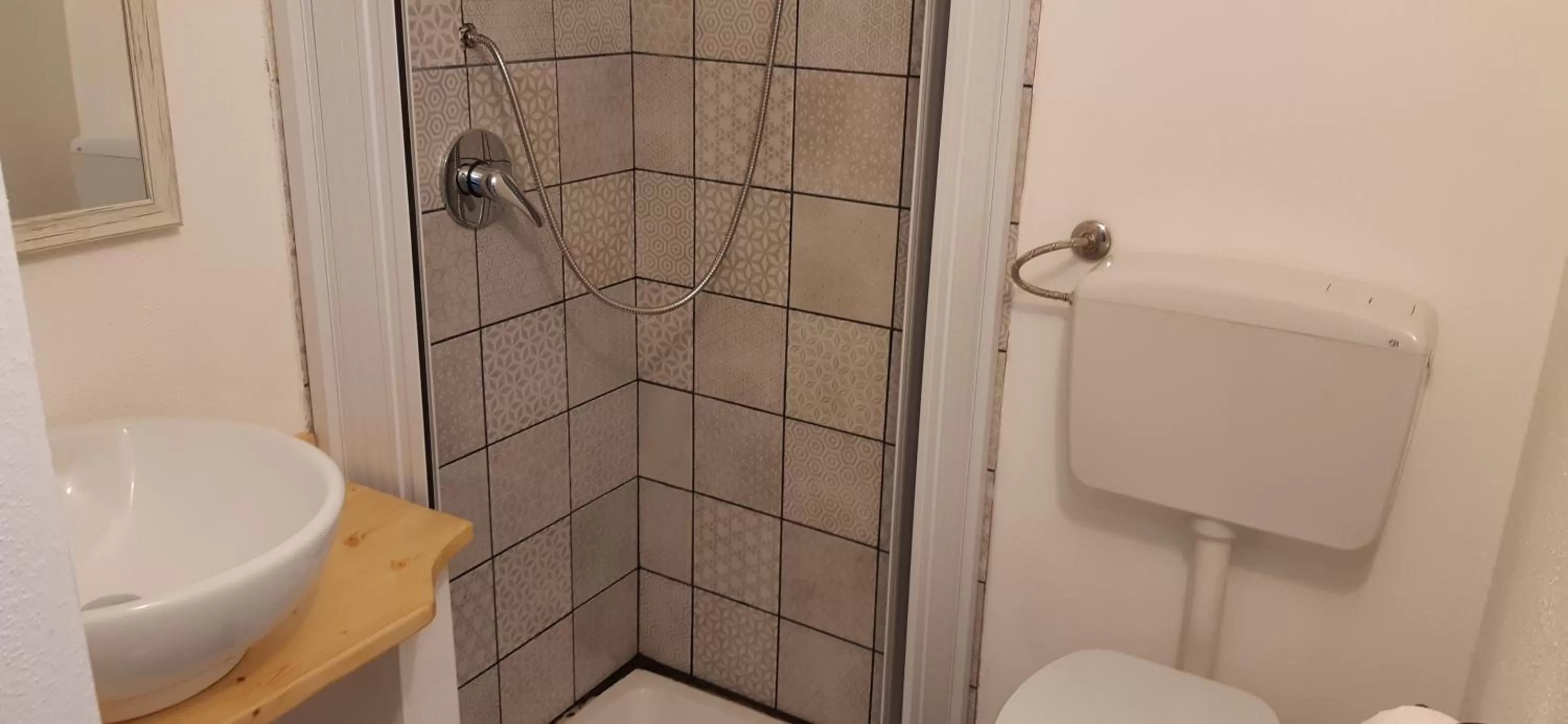 Shower in B&b barbaricino iun F1442