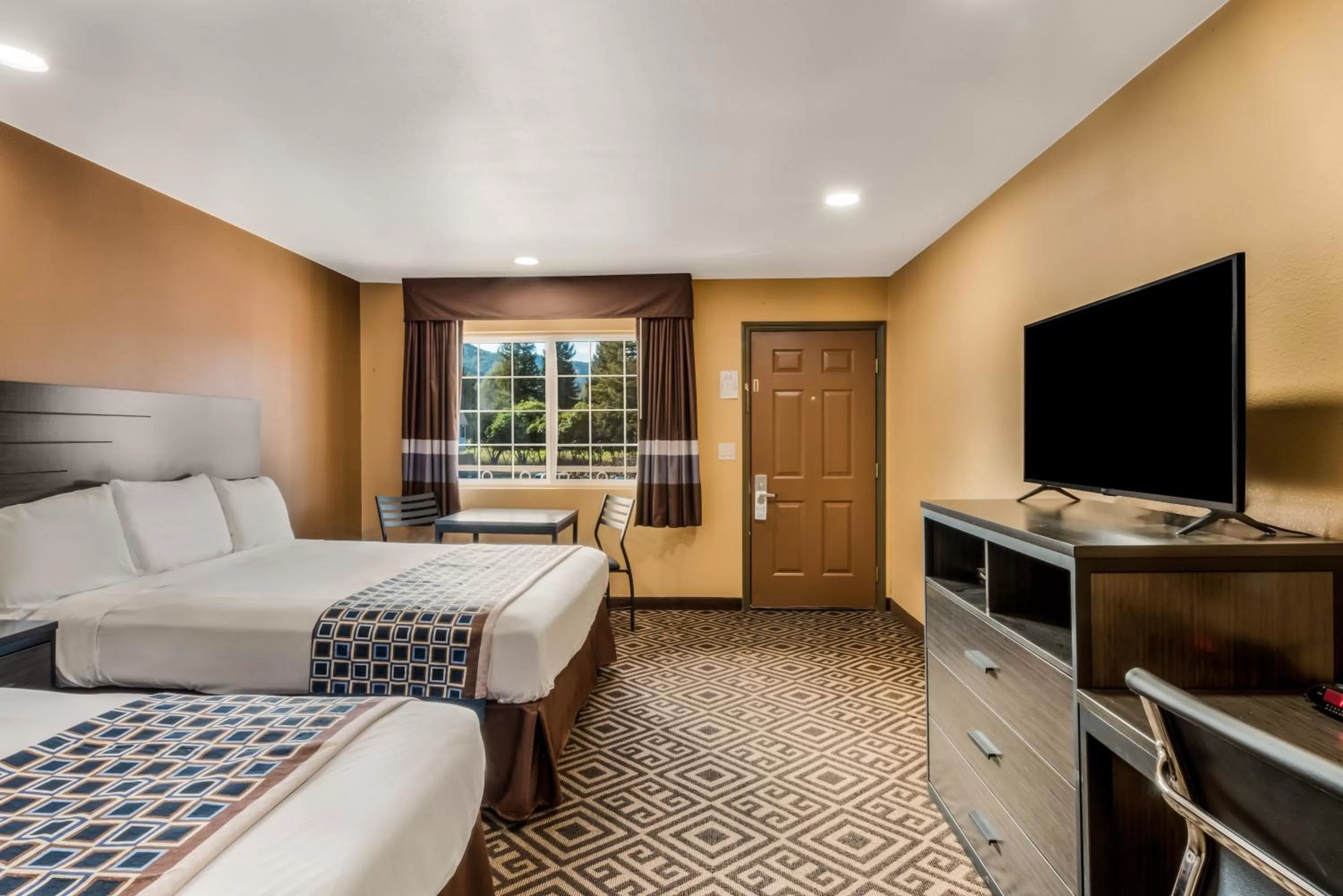 Bed in Americas Best Value Inn - Ukiah