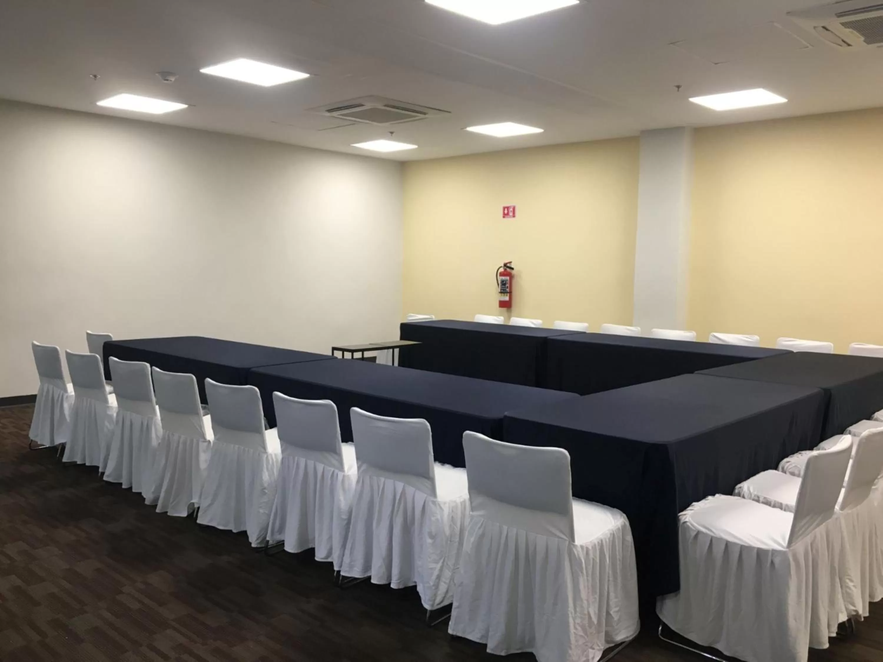 Meeting/conference room in Holiday Inn Express Merida Centro by IHG