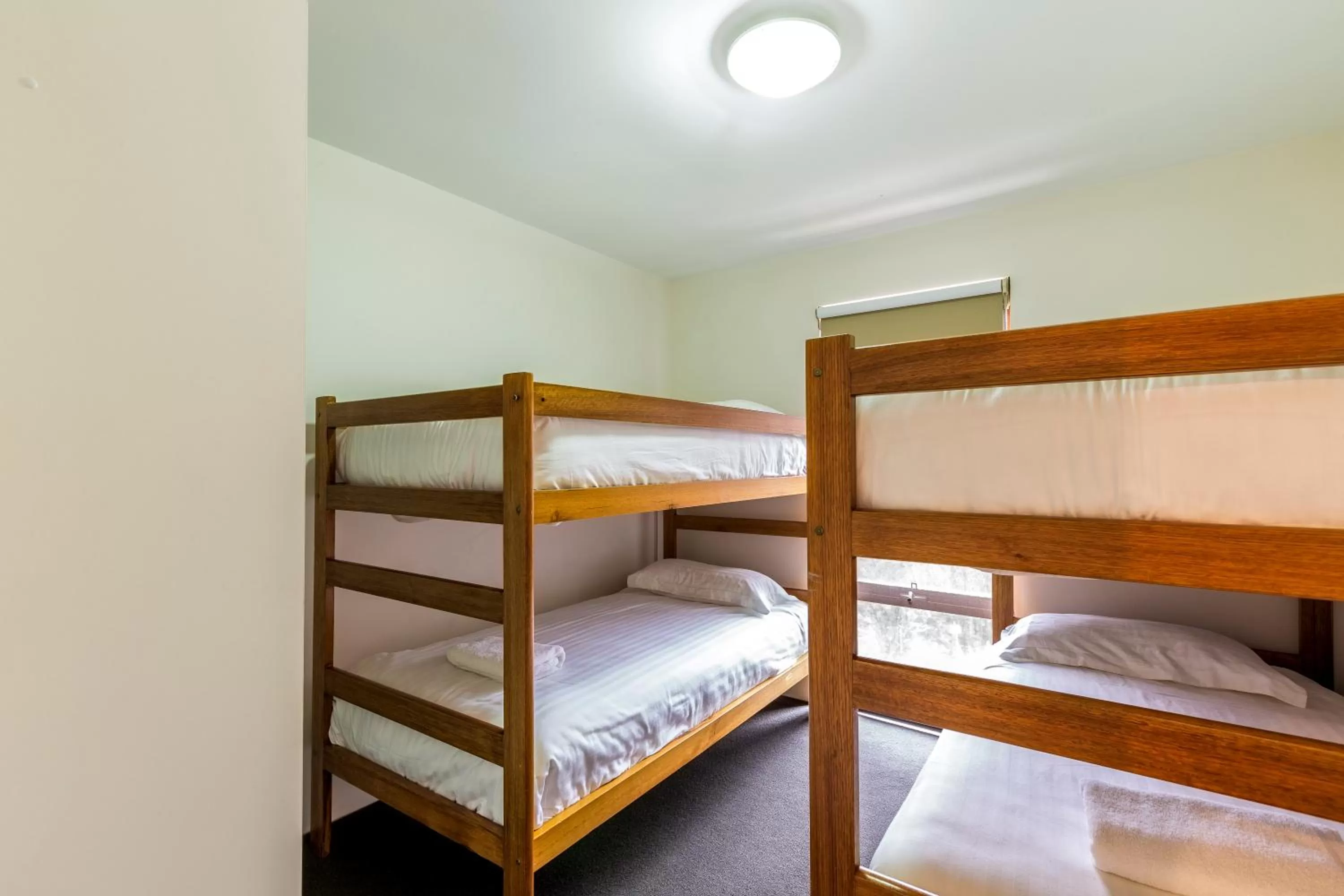 bunk bed in Alpine Woodsmoke Apartments