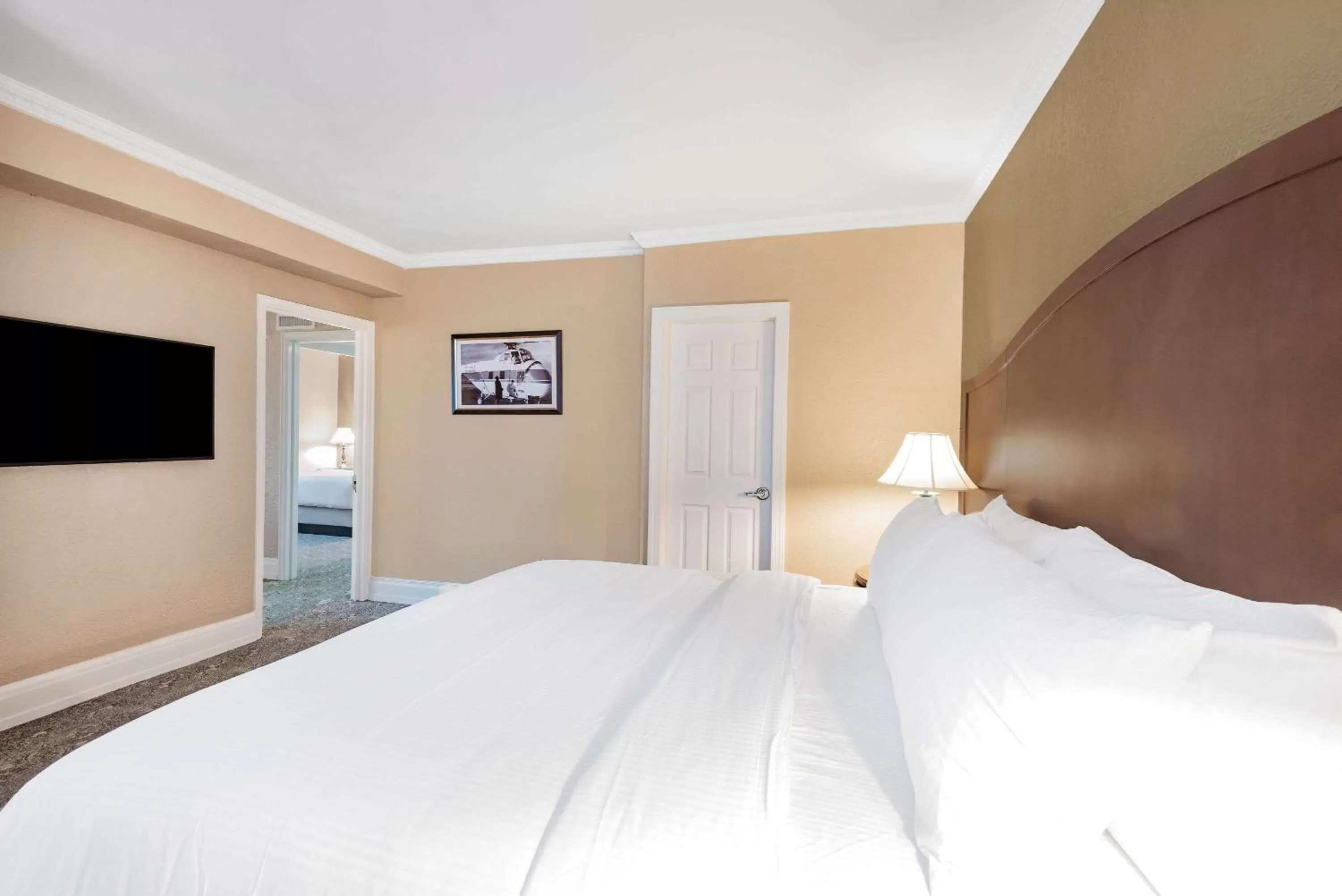 Photo of the whole room, Bed in The Americus Hotel, Trademark Collection by Wyndham