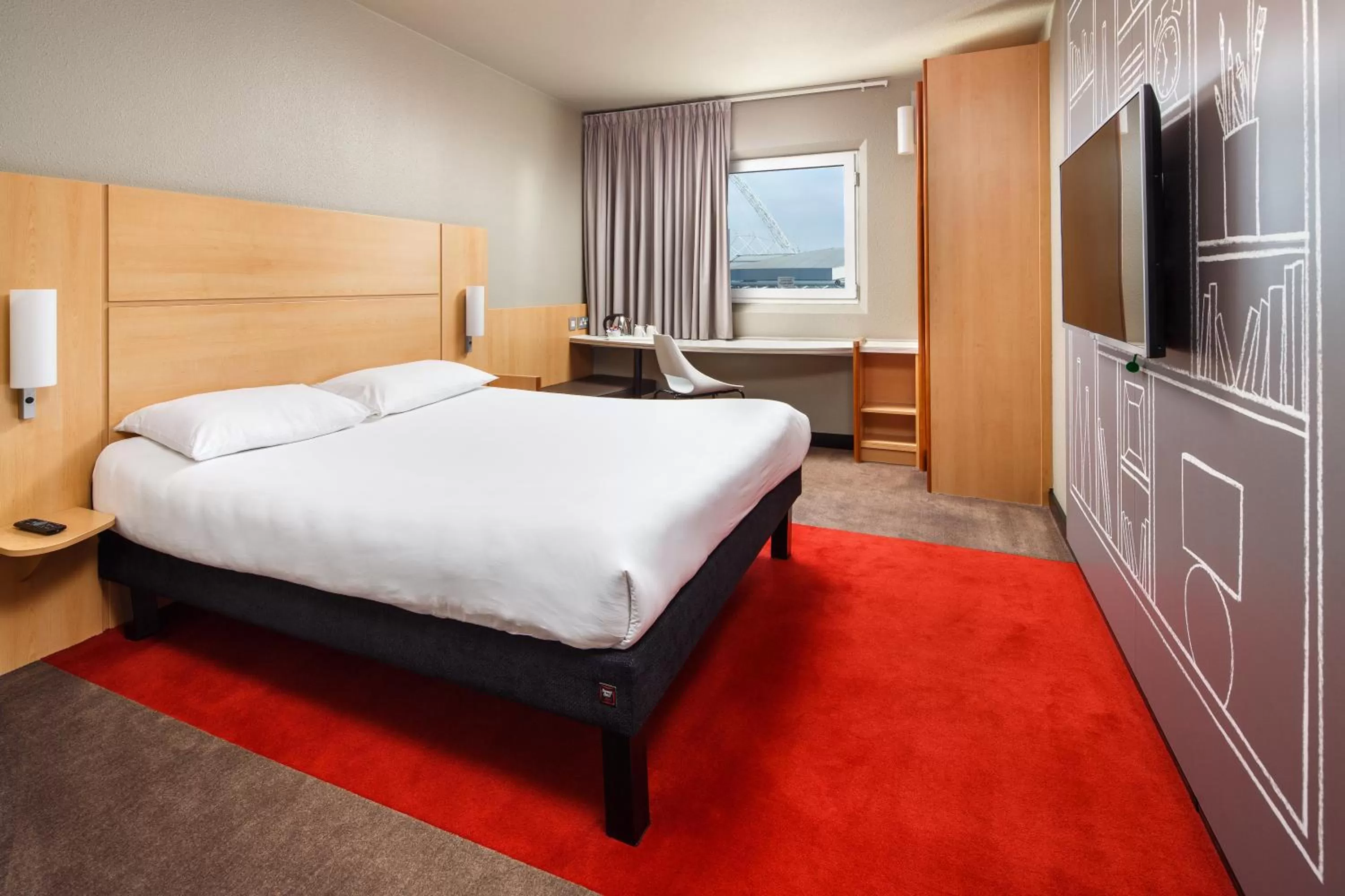 Photo of the whole room in ibis London Wembley
