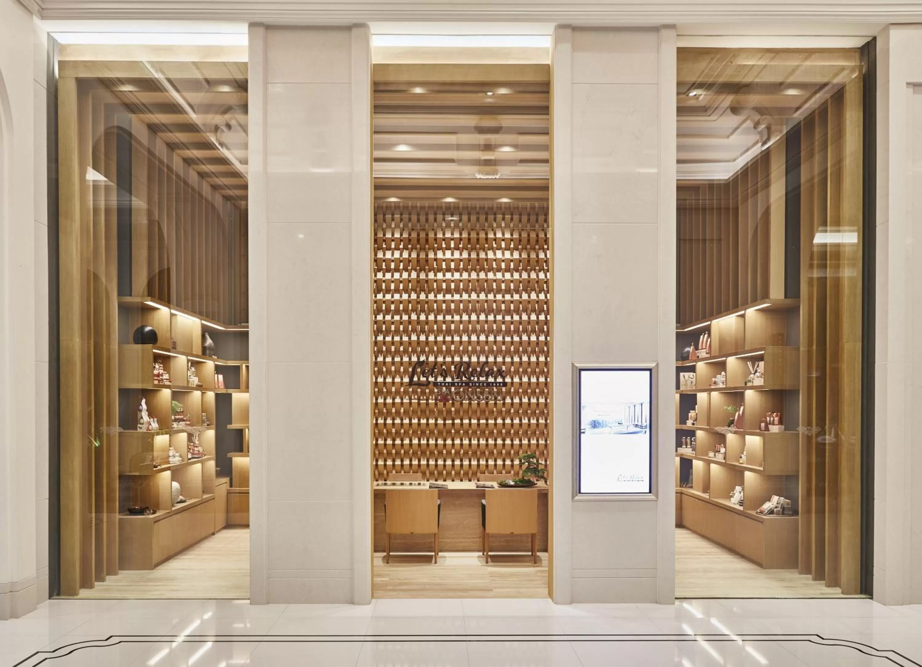 On-site shops in Grande Centre Point Sukhumvit 55 Thong Lo