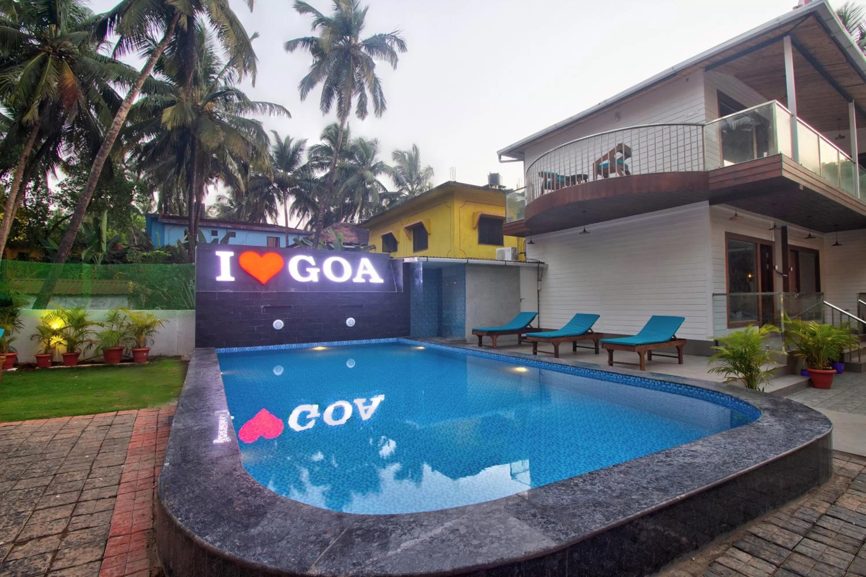 Swimming pool in Oceano Beach Resort